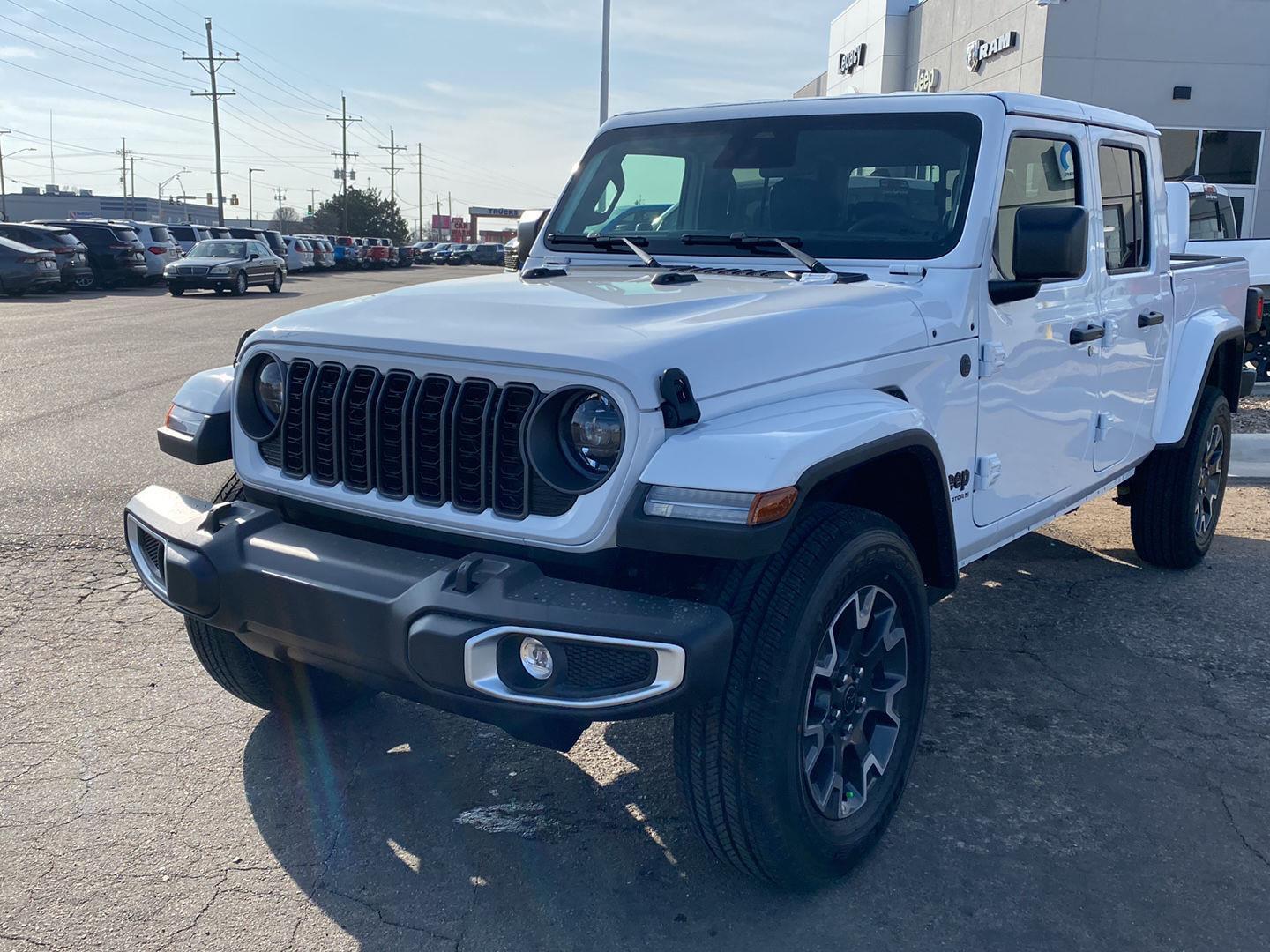 2026 Jeep Gladiator Sahara Auto's photo