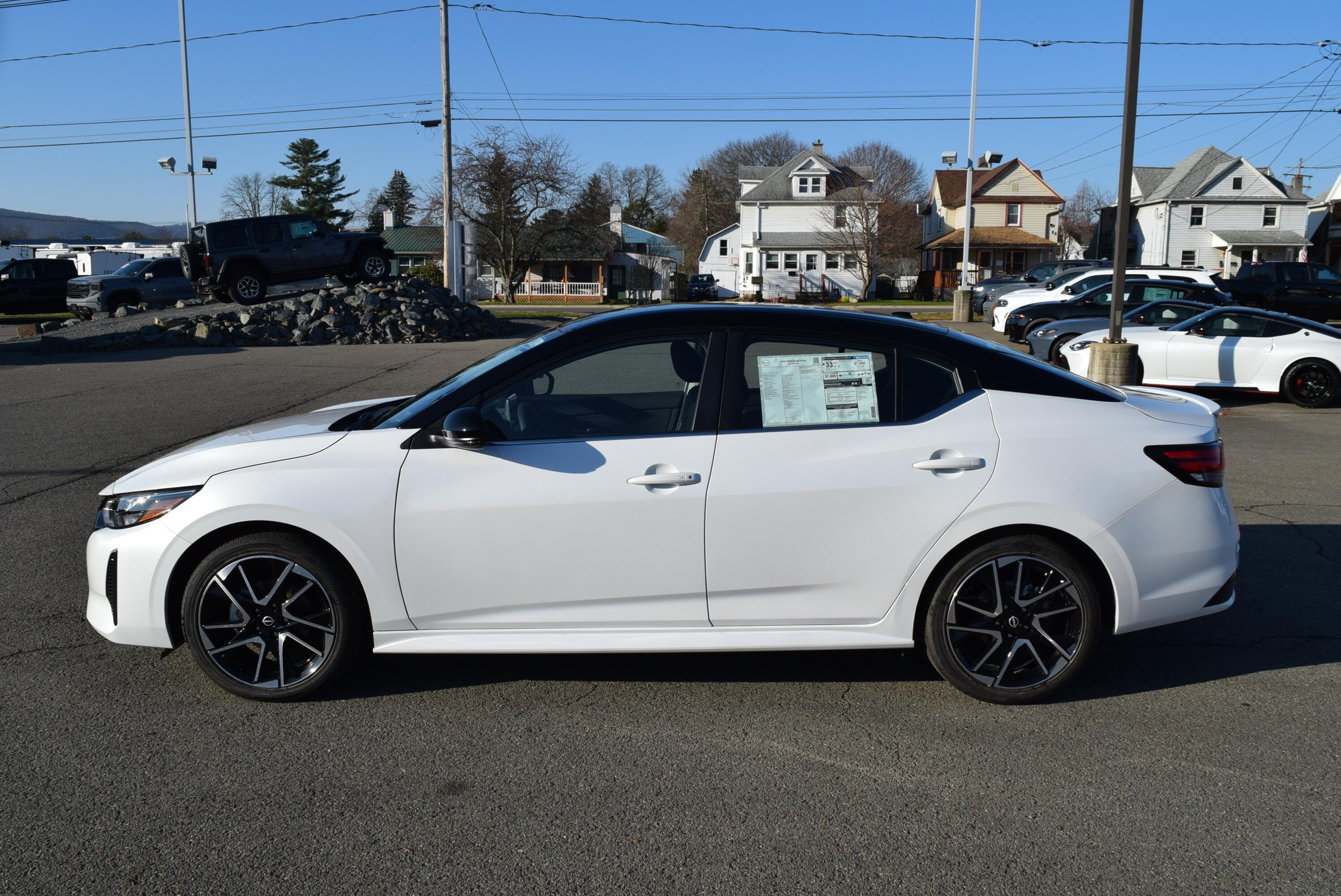 2025 Nissan Sentra SR's photo
