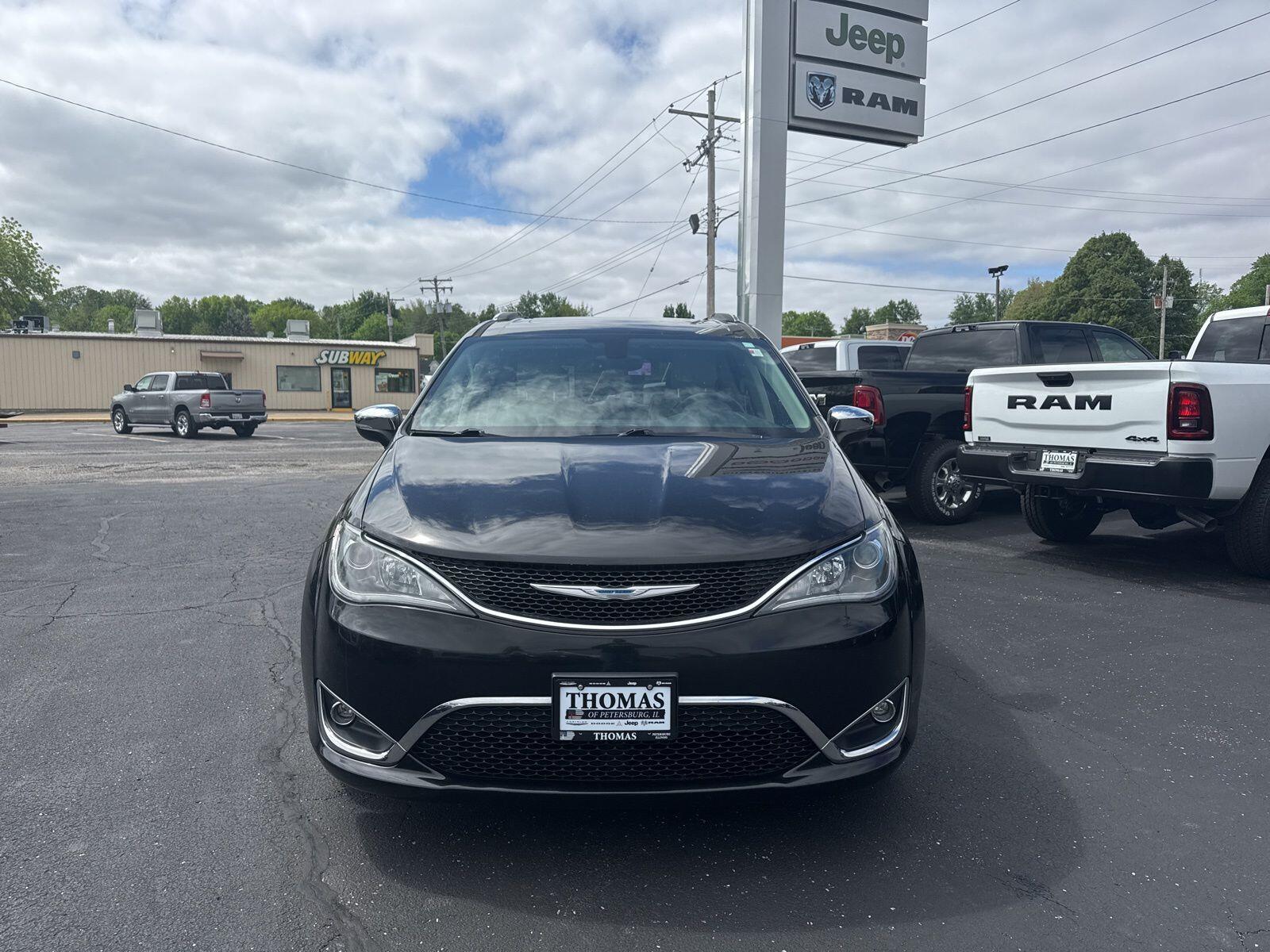 Used 2018 Chrysler Pacifica Limited with VIN 2C4RC1GG0JR186833 for sale in Petersburg, IL