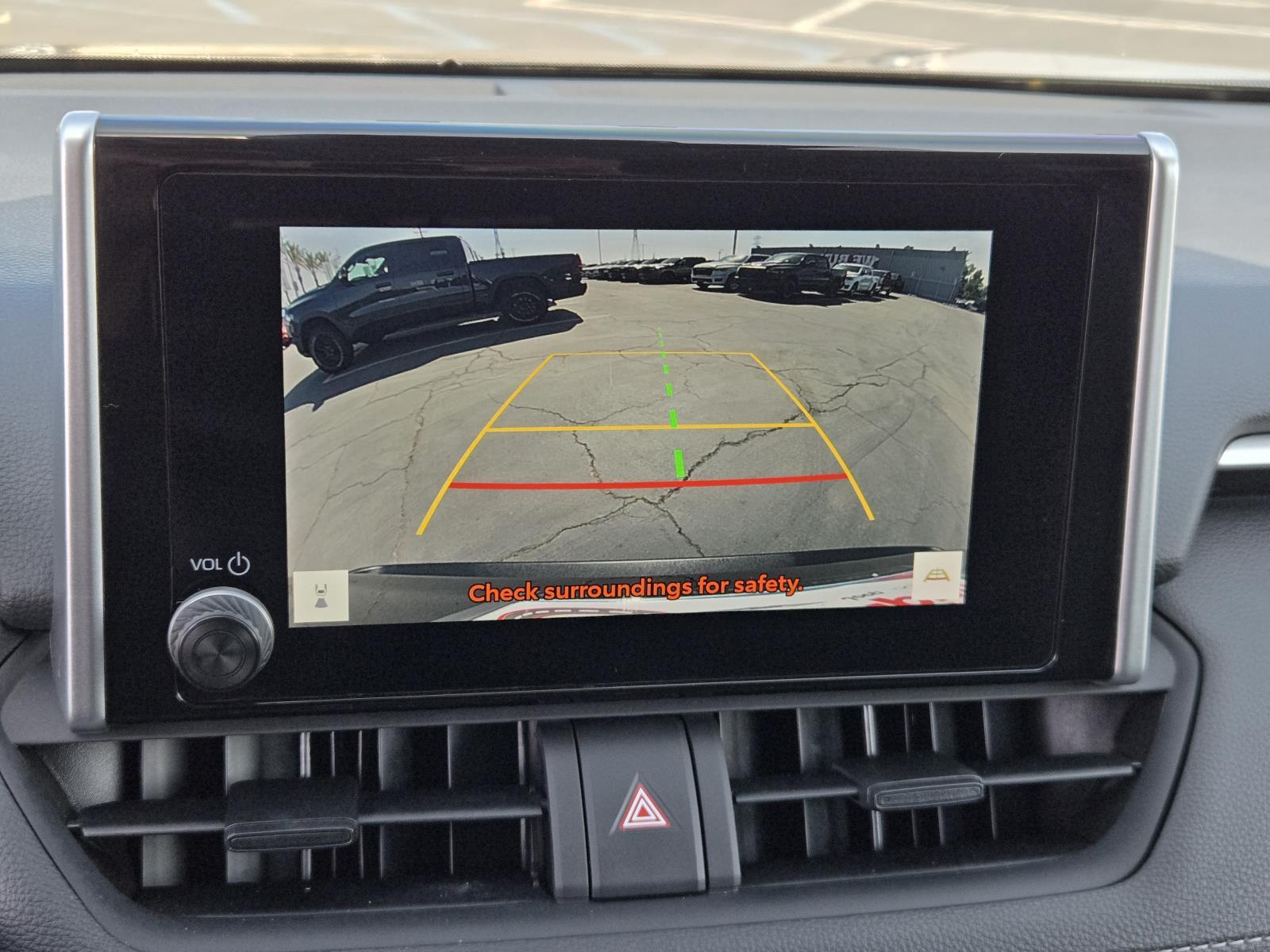 2023 Toyota RAV4 XLE - Photo 9