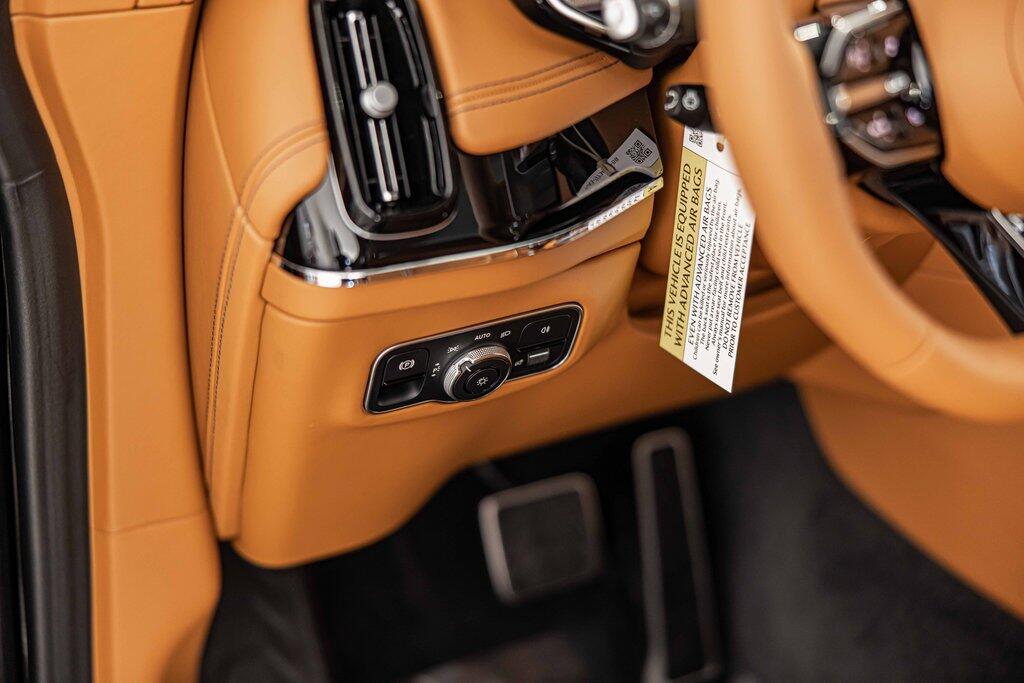 2026 Aston Martin DBX 707 - Photo 21