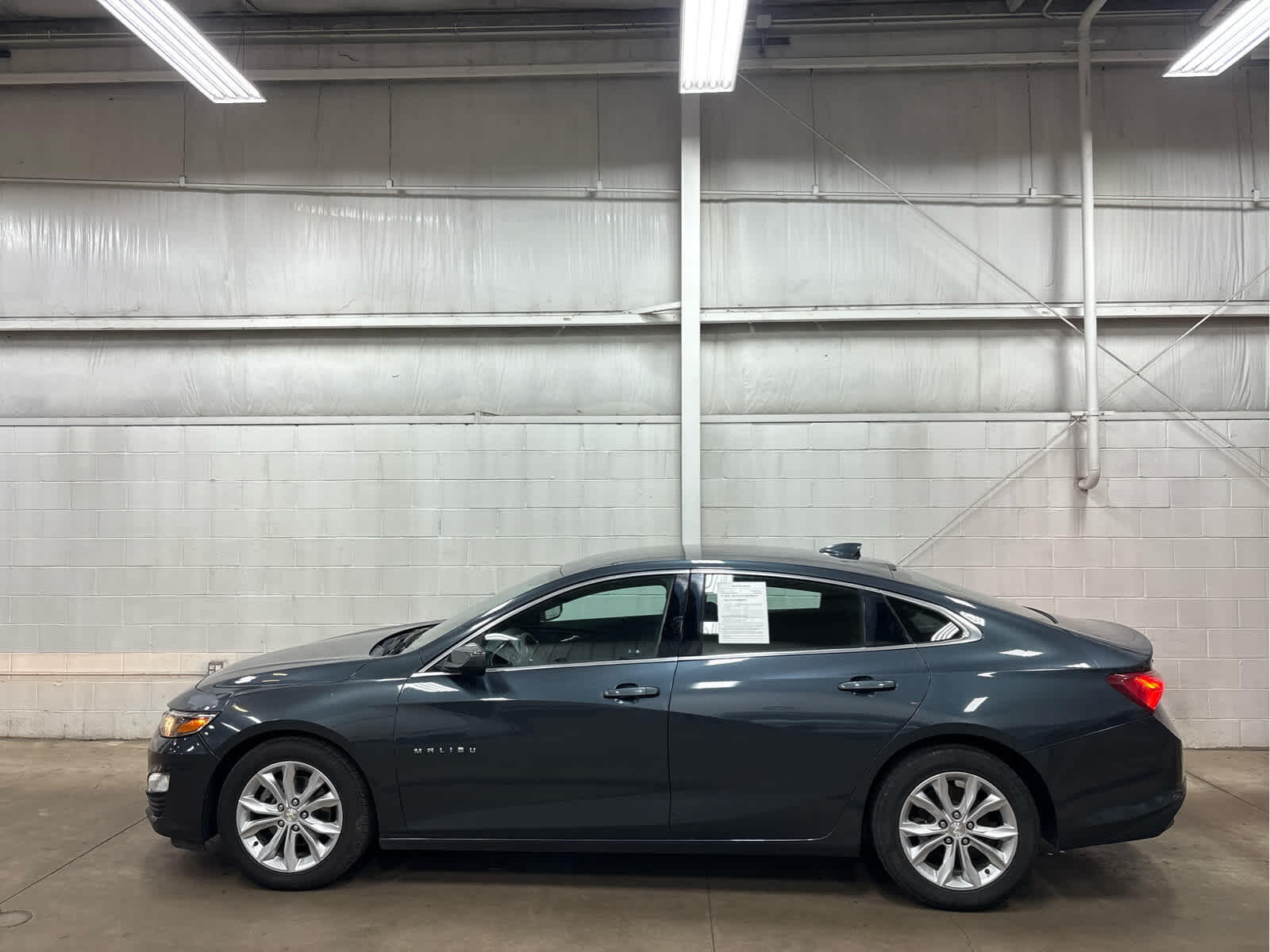Used 2019 Chevrolet Malibu 1LT with VIN 1G1ZD5ST6KF156035 for sale in Wilmington, OH
