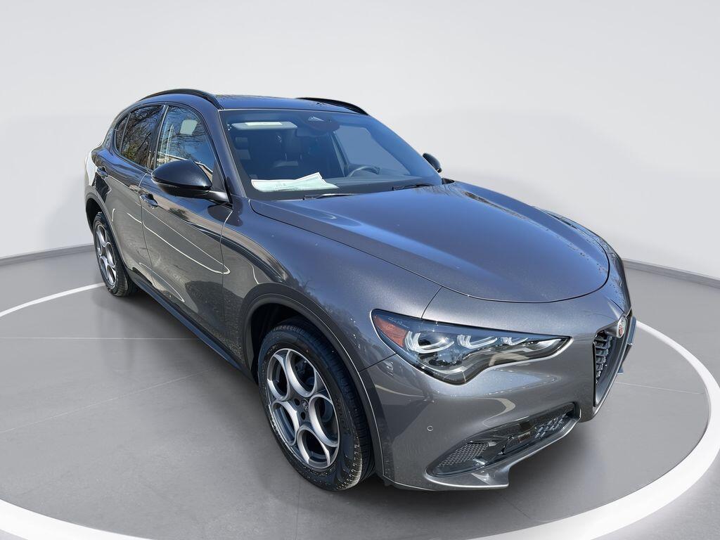 2025 Alfa Romeo Stelvio Base's photo