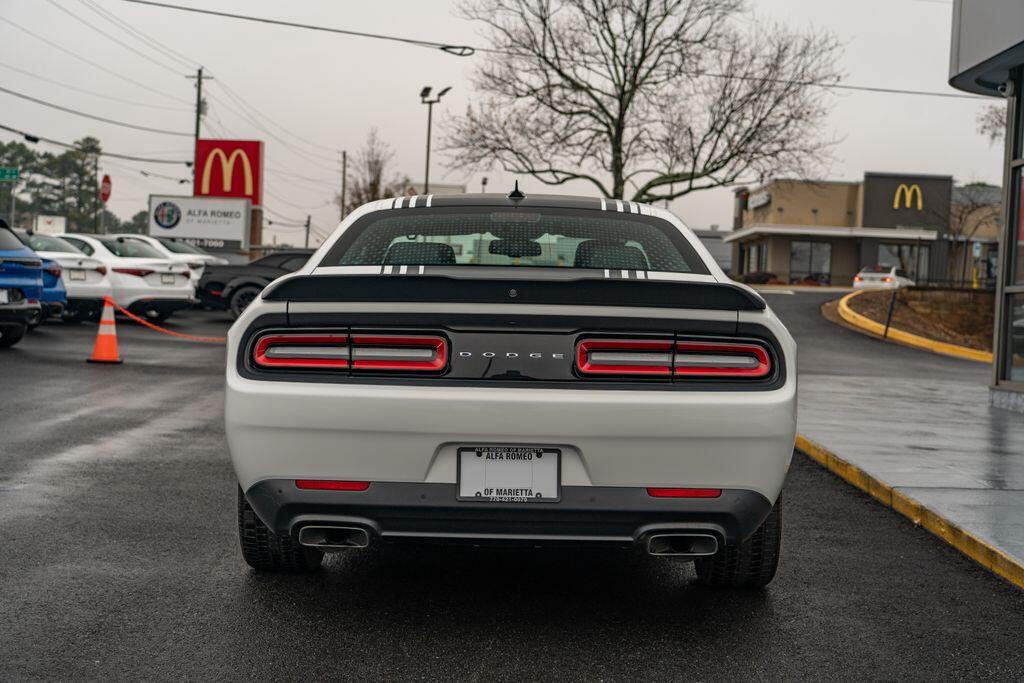 2017 Dodge Challenger R/T Plus photo 6