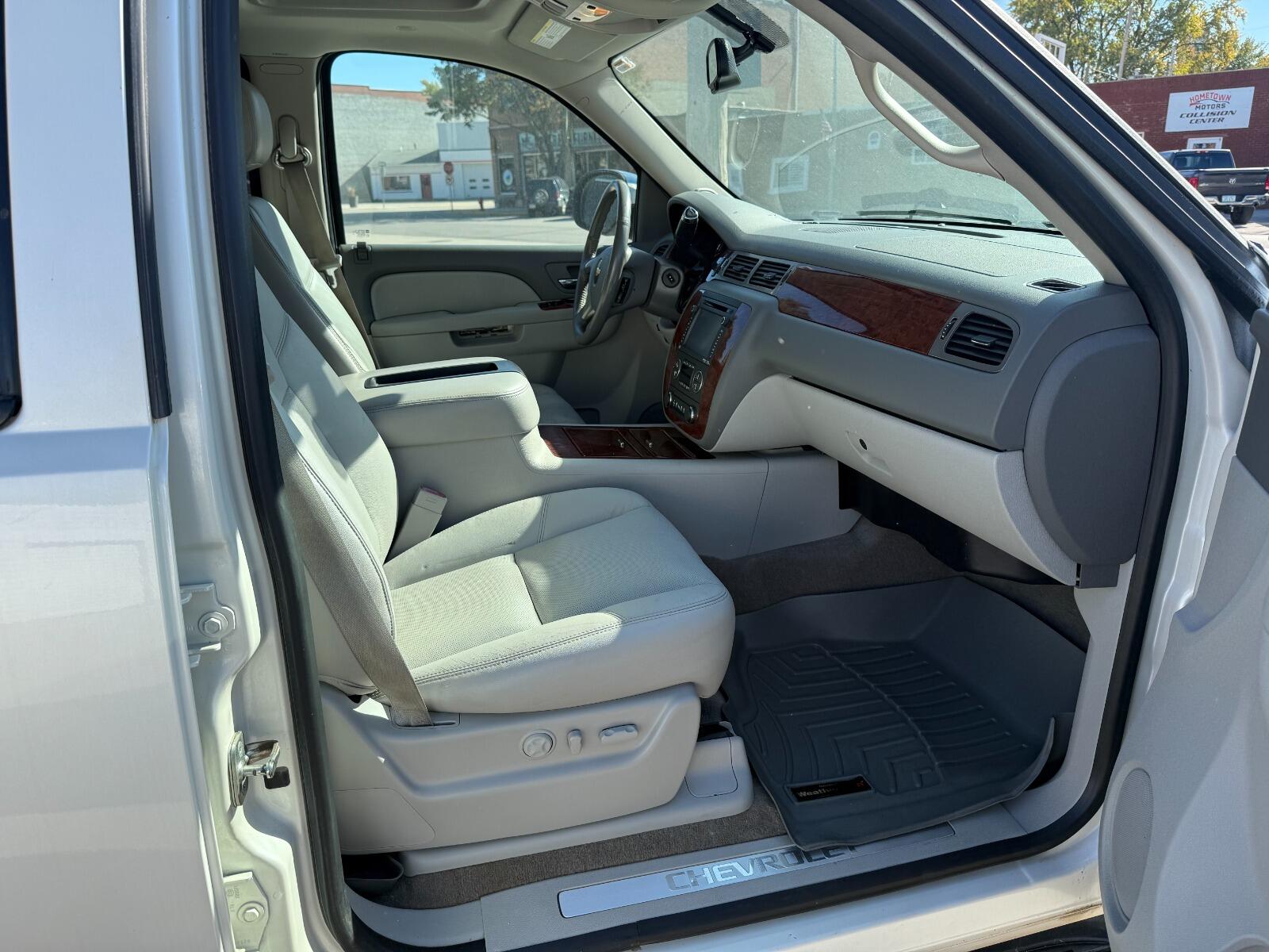 2012 Chevrolet Suburban LTZ - Photo 16