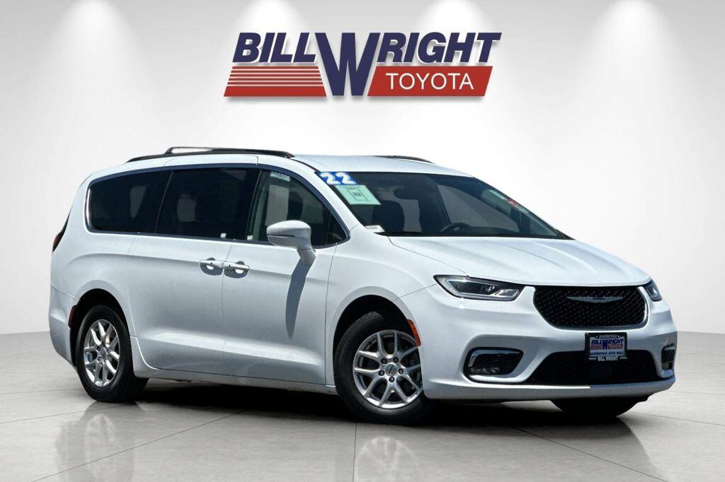2022 Chrysler Pacifica Touring L's photo