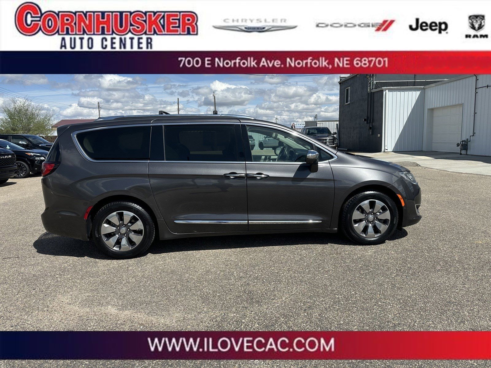 Used 2018 Chrysler Pacifica Hybrid Limited with VIN 2C4RC1N77JR168431 for sale in Norfolk, NE