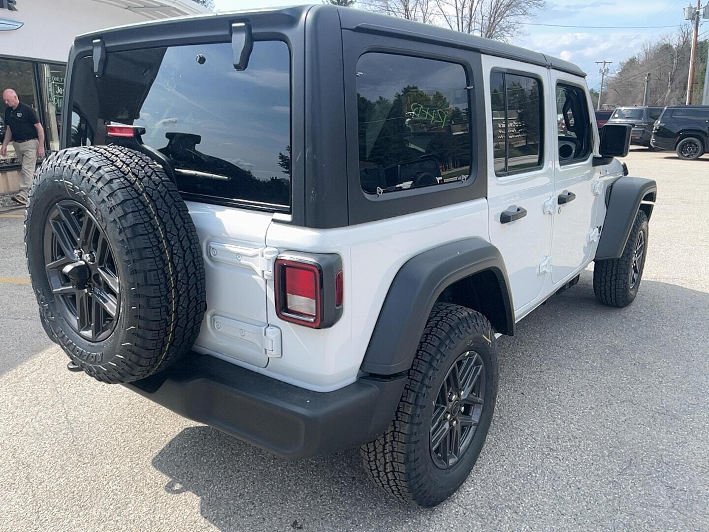 View vehicle photo 5
