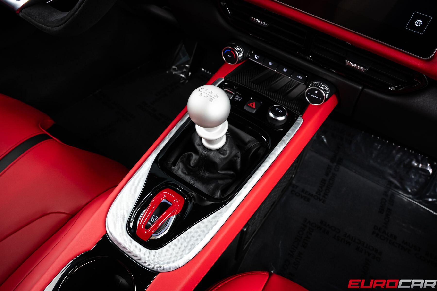 2026 Lotus Emira - Photo 32