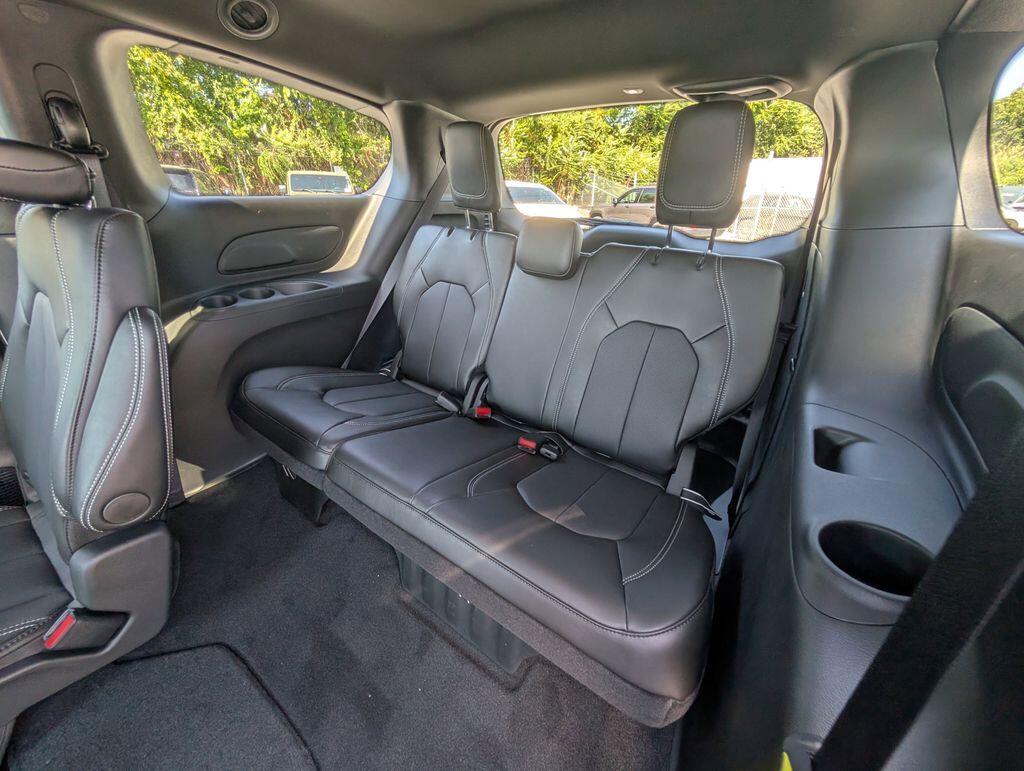 2026 Chrysler Pacifica Select - Photo 8