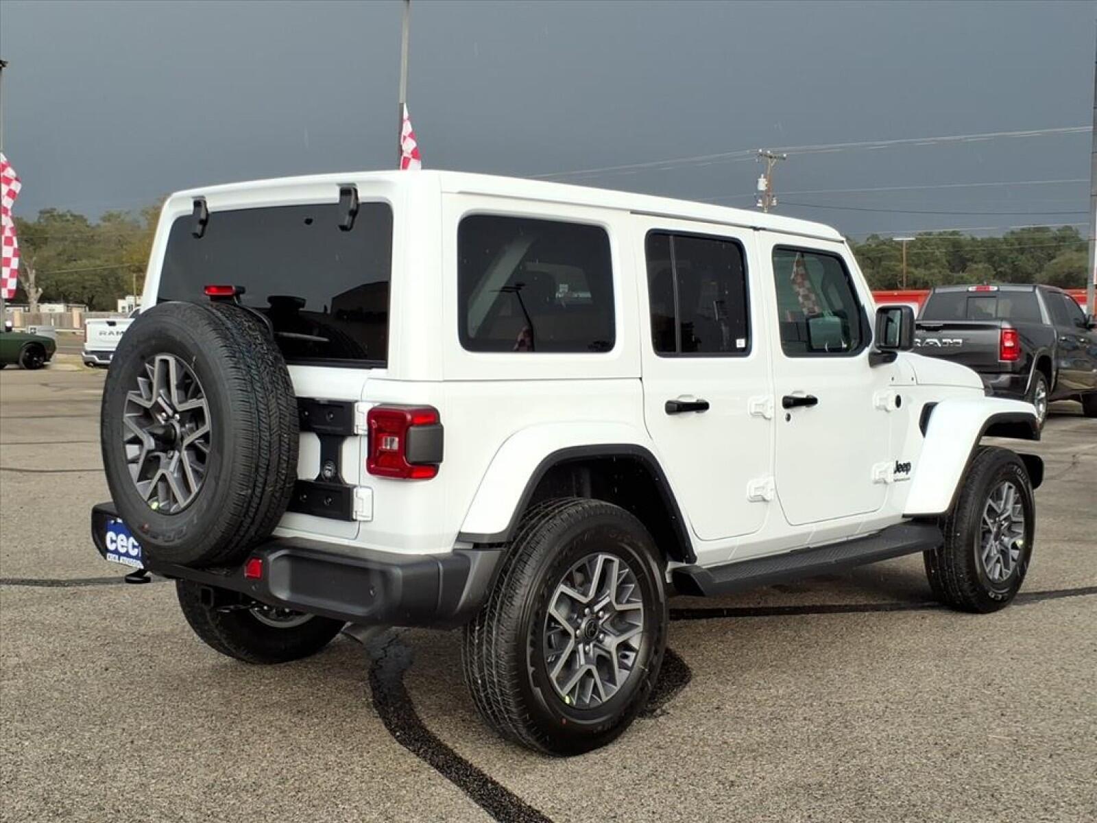 2026 Jeep Wrangler 4-Door Sahara - Photo 6