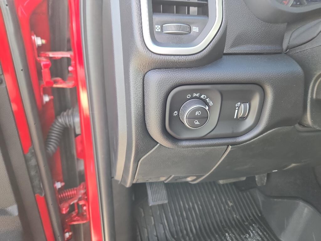 2025 RAM 3500 Big Horn - Photo 12