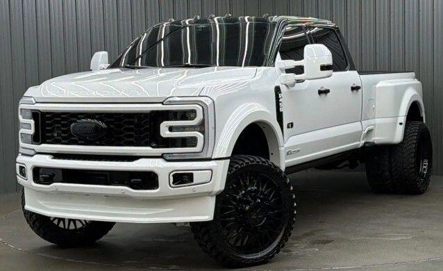 2026 Ford F-450 Platinum 4x4 Crew Cab 8' Box DRW's photo
