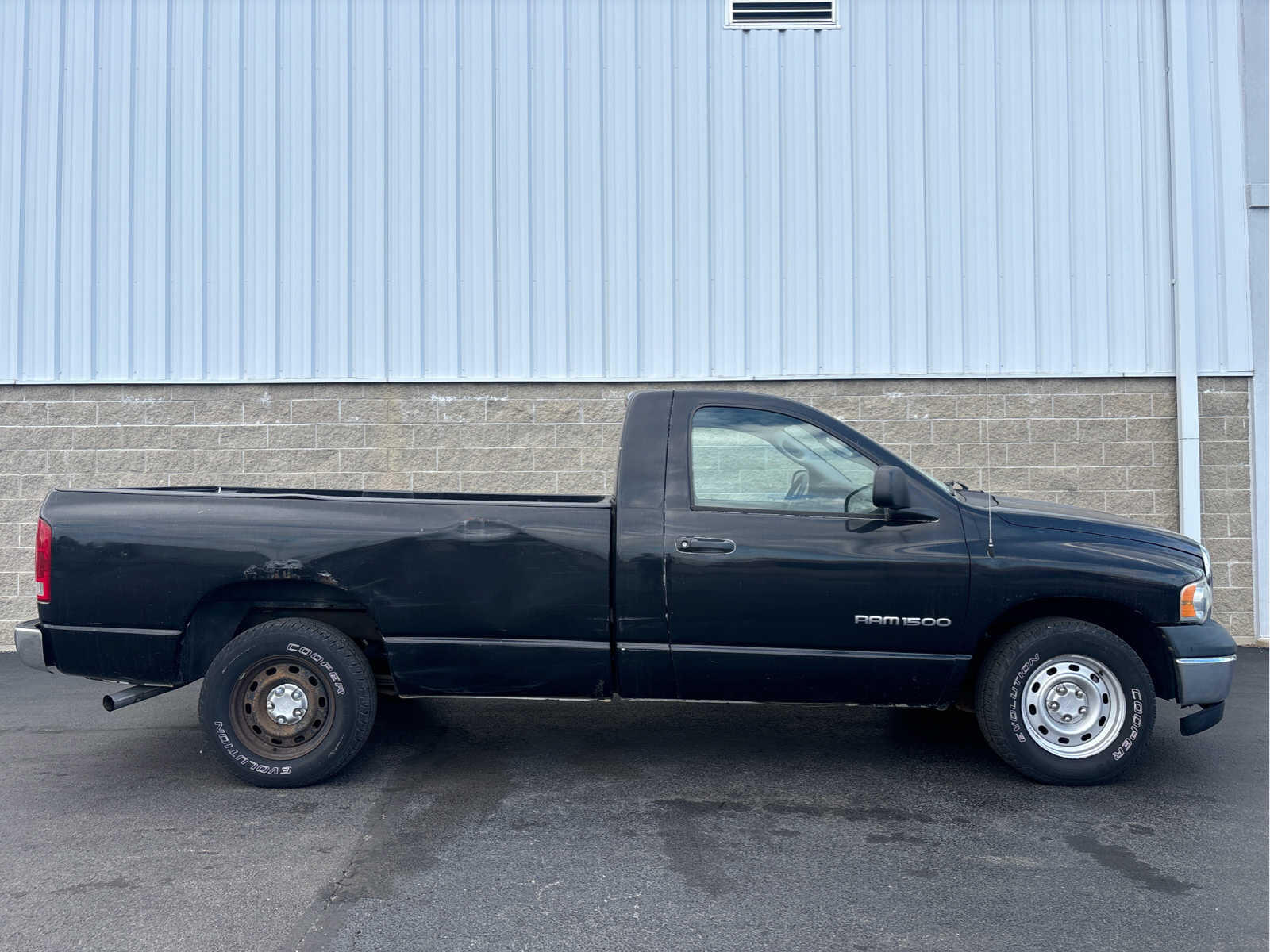 Used 2004 Dodge Ram 1500 Pickup ST with VIN 1D7HA16K44J143778 for sale in Wilmington, OH