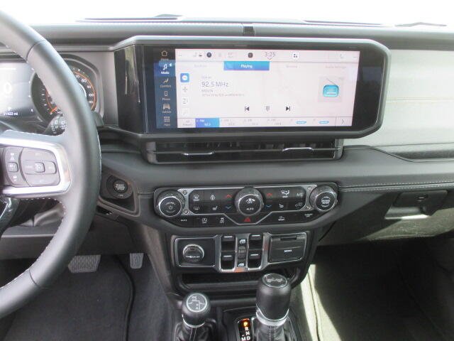 2025 Jeep Wrangler 4-Door Sahara - Photo 20