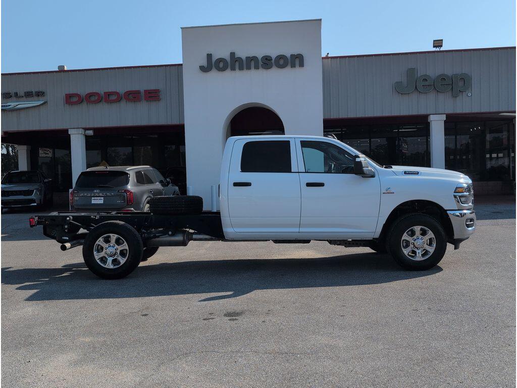 2026 RAM 3500 Chassis Tradesman - Photo 6