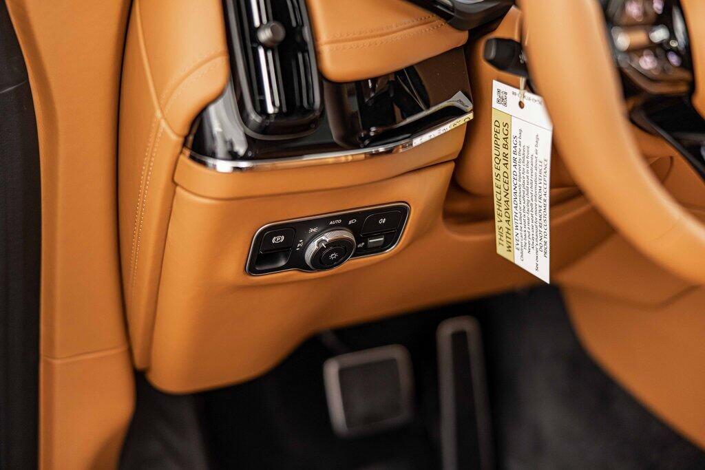 2026 Aston Martin DBX 707 - Photo 22