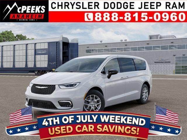 2026 Chrysler Pacifica Select's photo