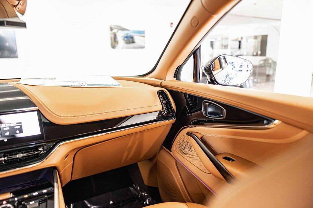 2026 Aston Martin DBX 707 - Photo 40