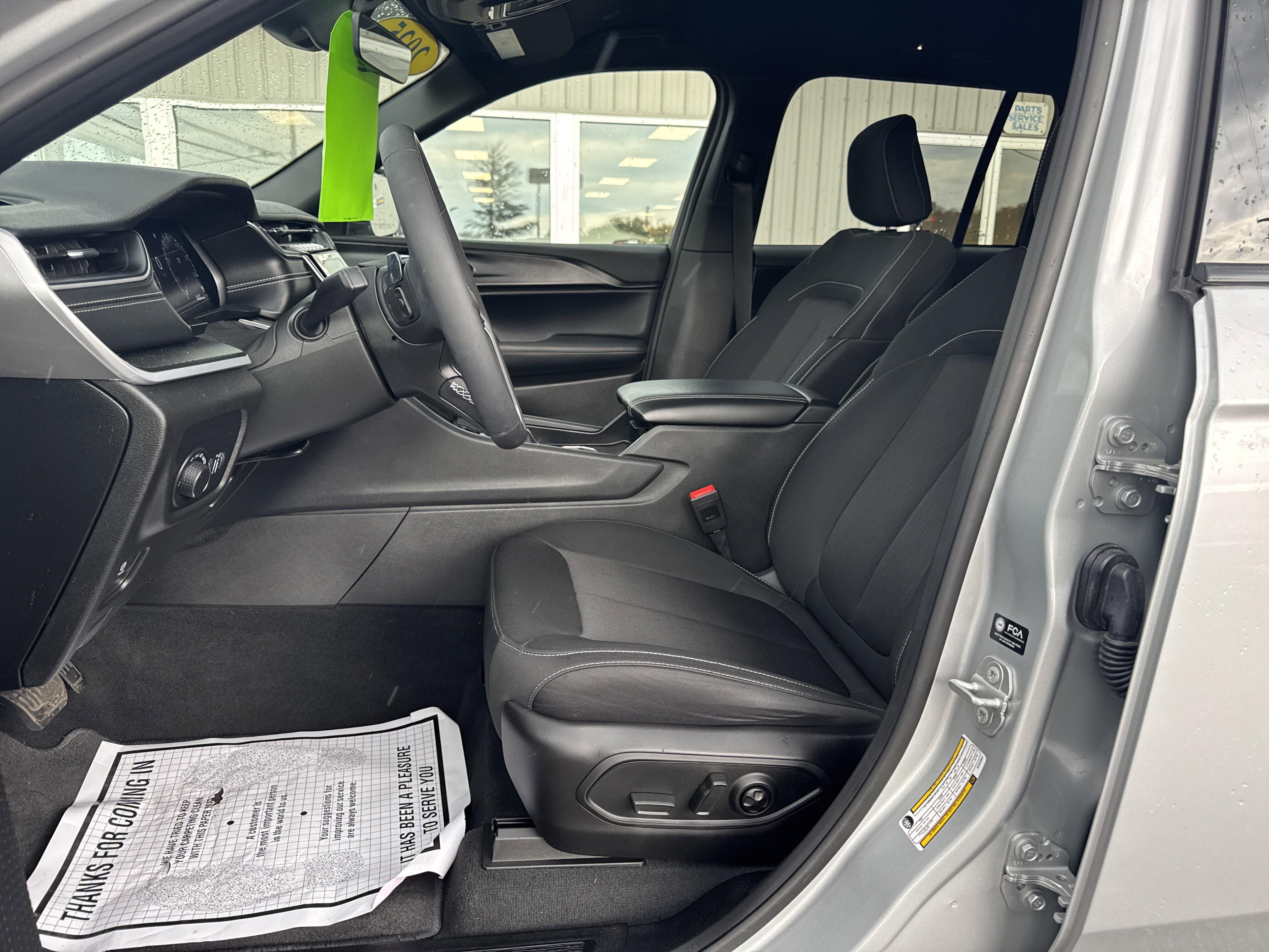 2025 Jeep Grand Cherokee Laredo - Photo 17