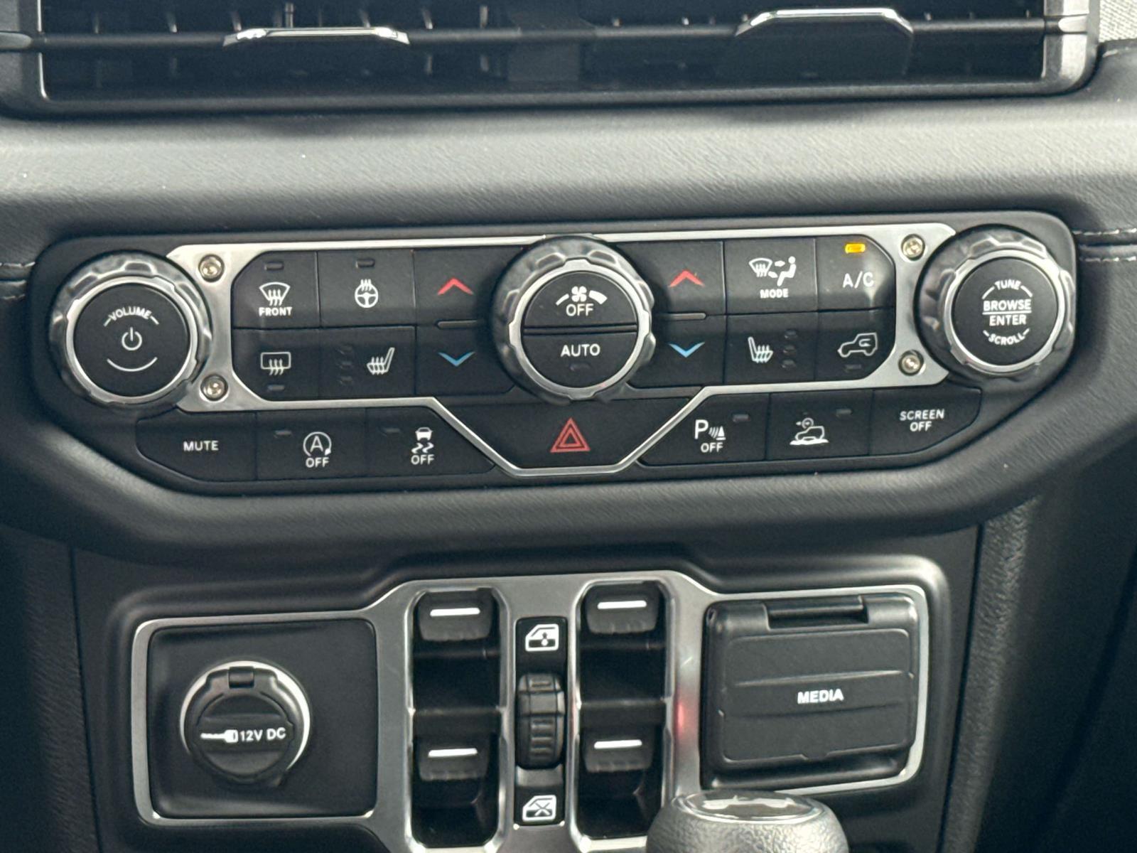 2025 Jeep Wrangler 4-Door Sahara - Photo 18