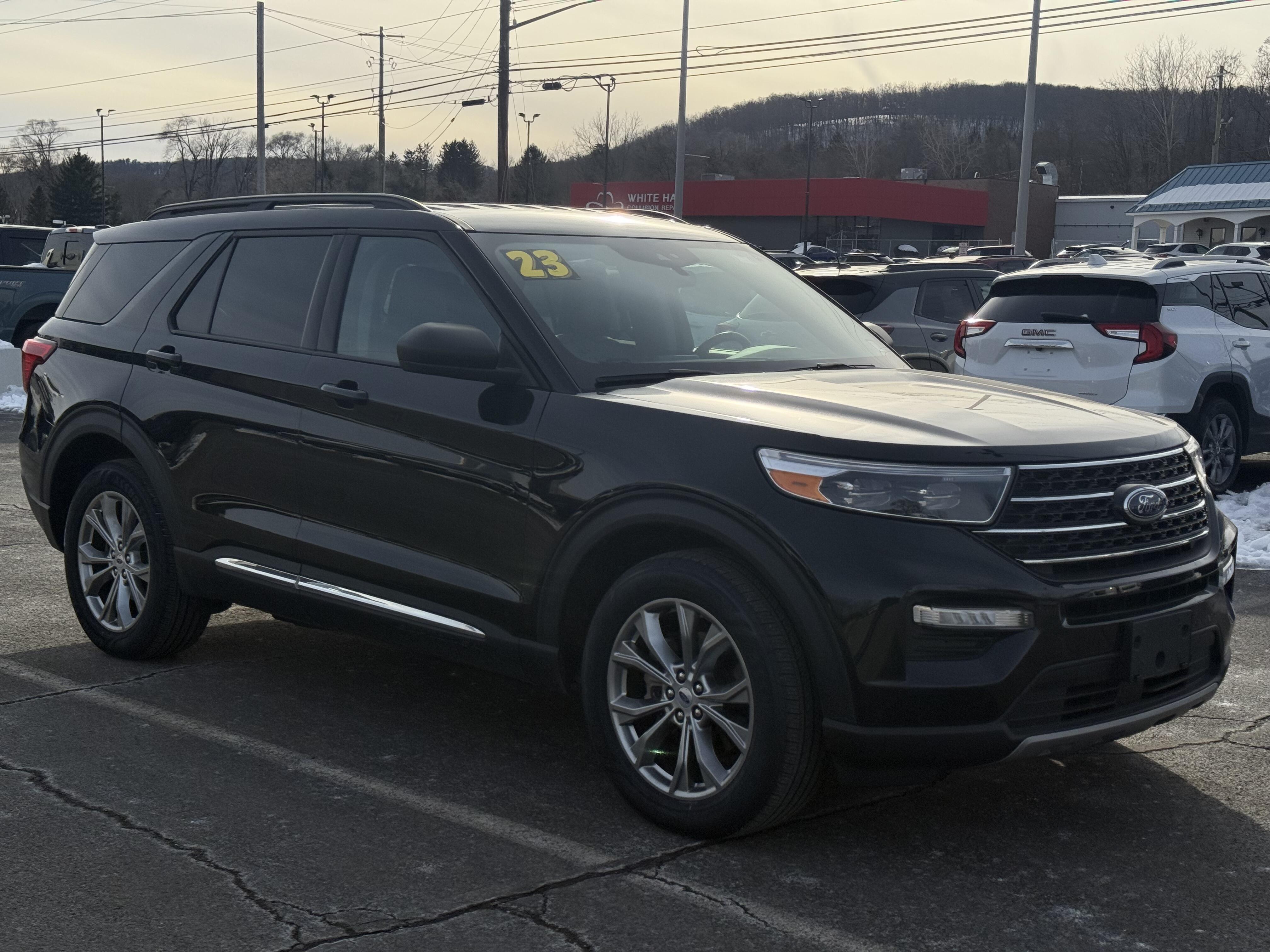 2023 Ford Explorer XLT's photo