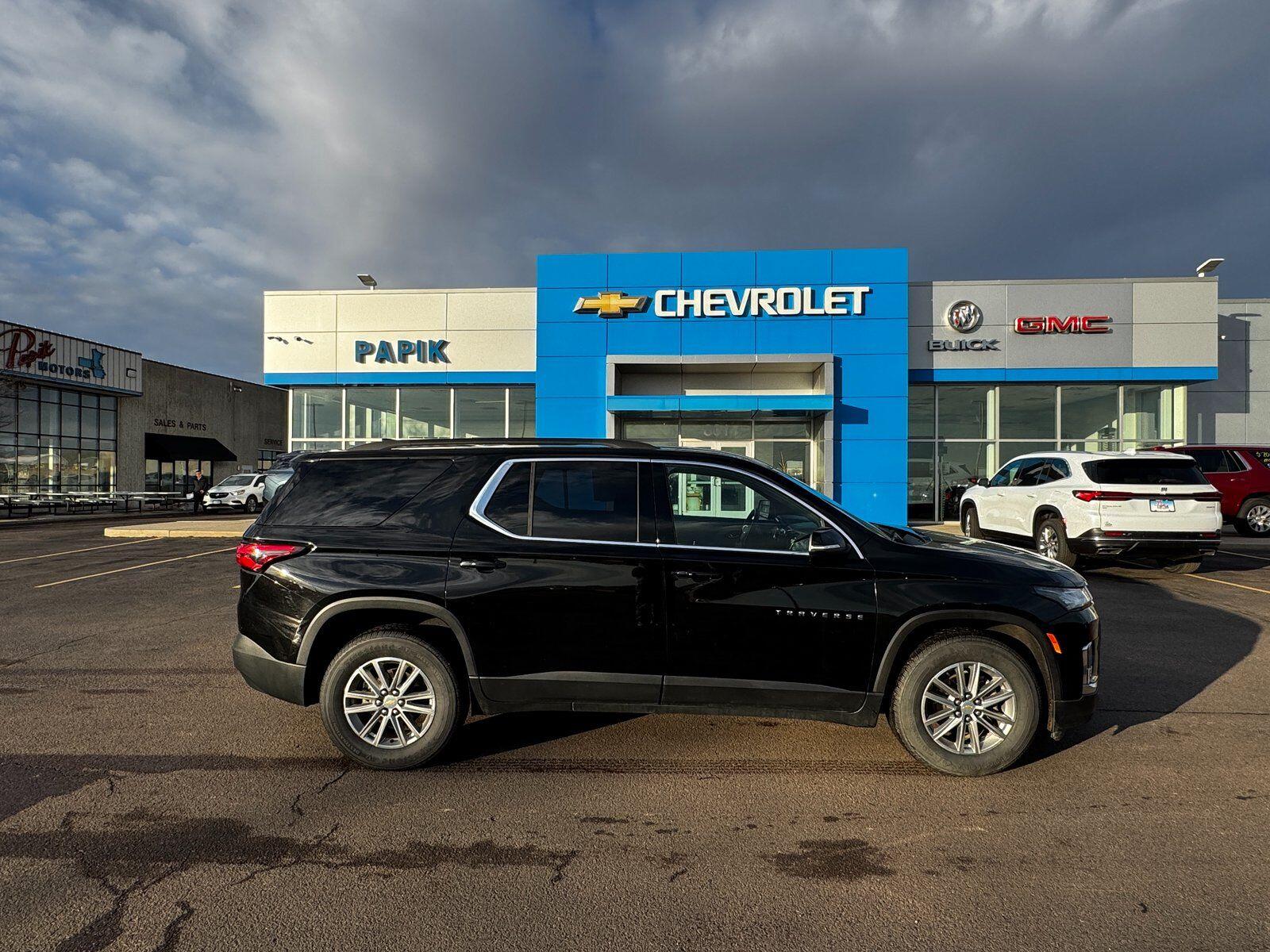 Used 2023 Chevrolet Traverse 3LT with VIN 1GNEVHKW0PJ196198 for sale in Luverne, Minnesota