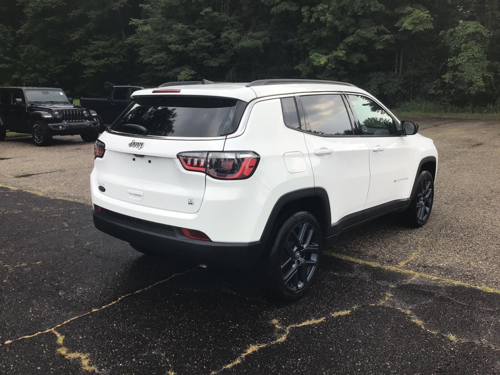 2026 Jeep Compass 85th Anniversary - Photo 8