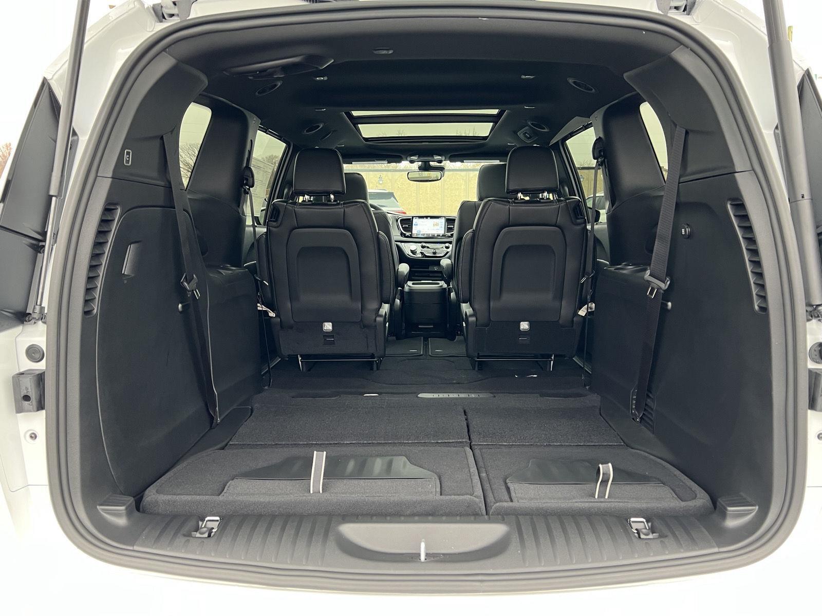 2026 Chrysler Pacifica Select - Photo 50