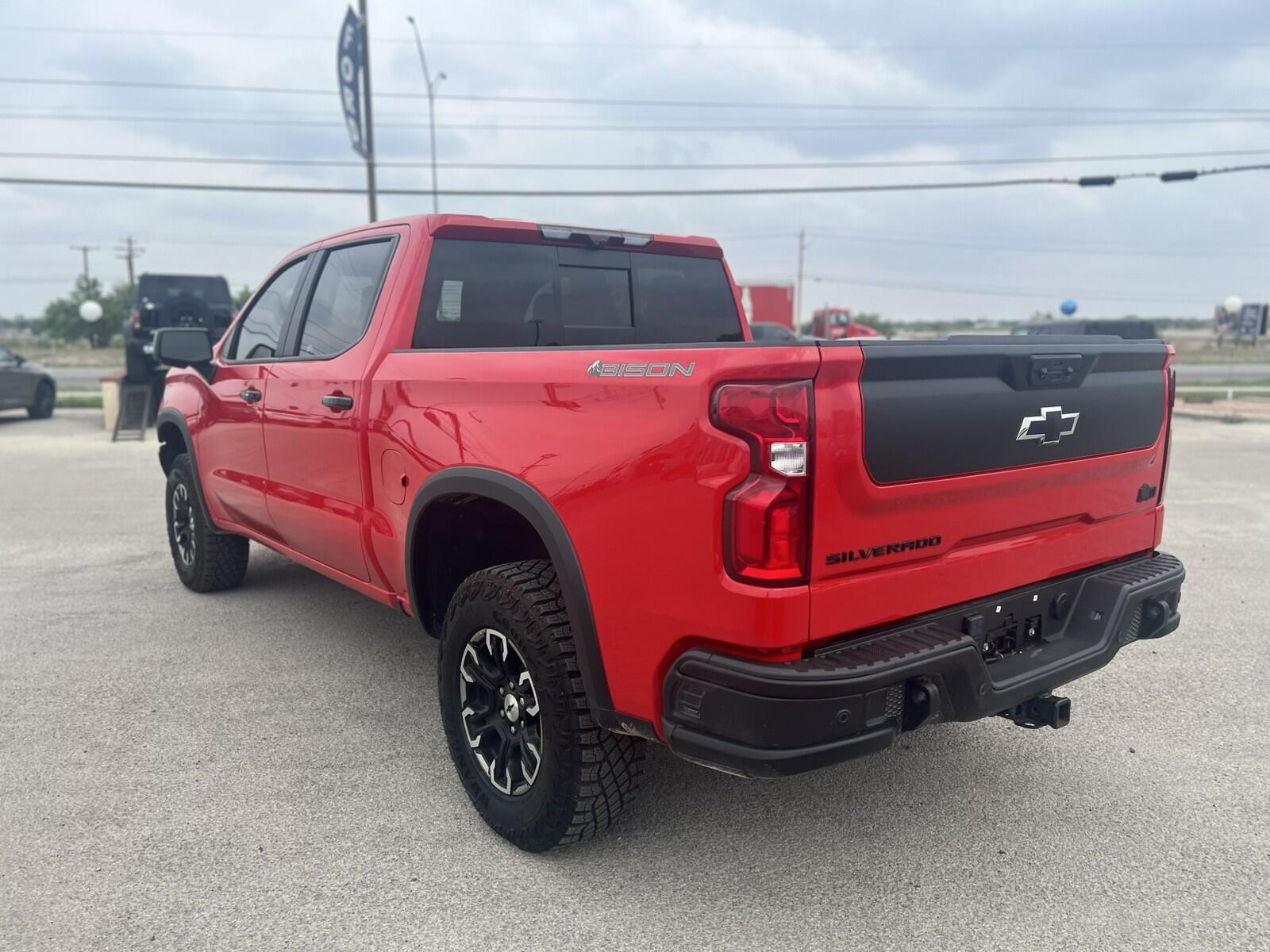 Used 2024 Chevrolet Silverado 1500 ZR2 with VIN 3GCUDHE86RG172173 for sale in Uvalde, TX