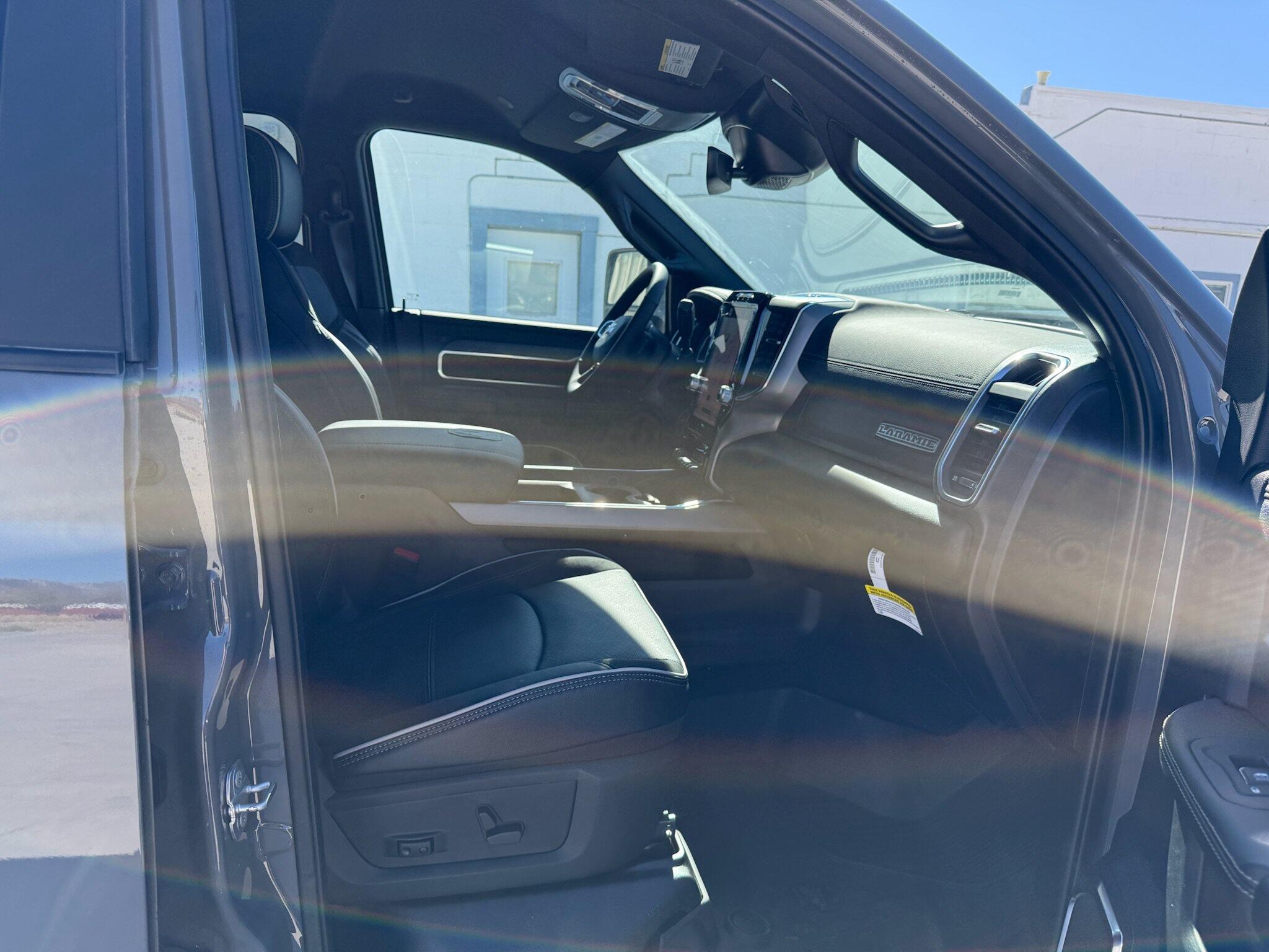 2026 RAM 3500 Laramie - Photo 15