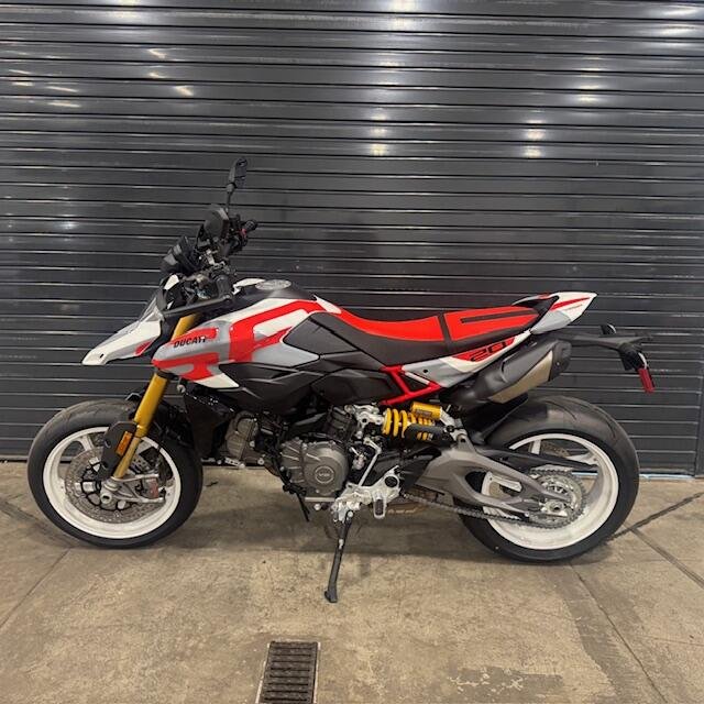 2027 Ducati HYPERMOTARD V2 SP