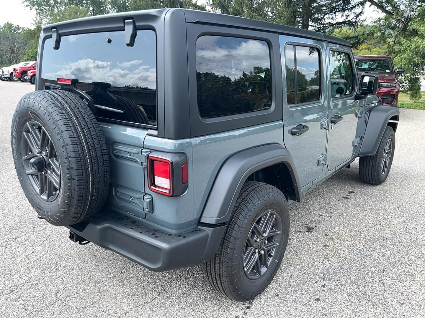 View vehicle photo 5