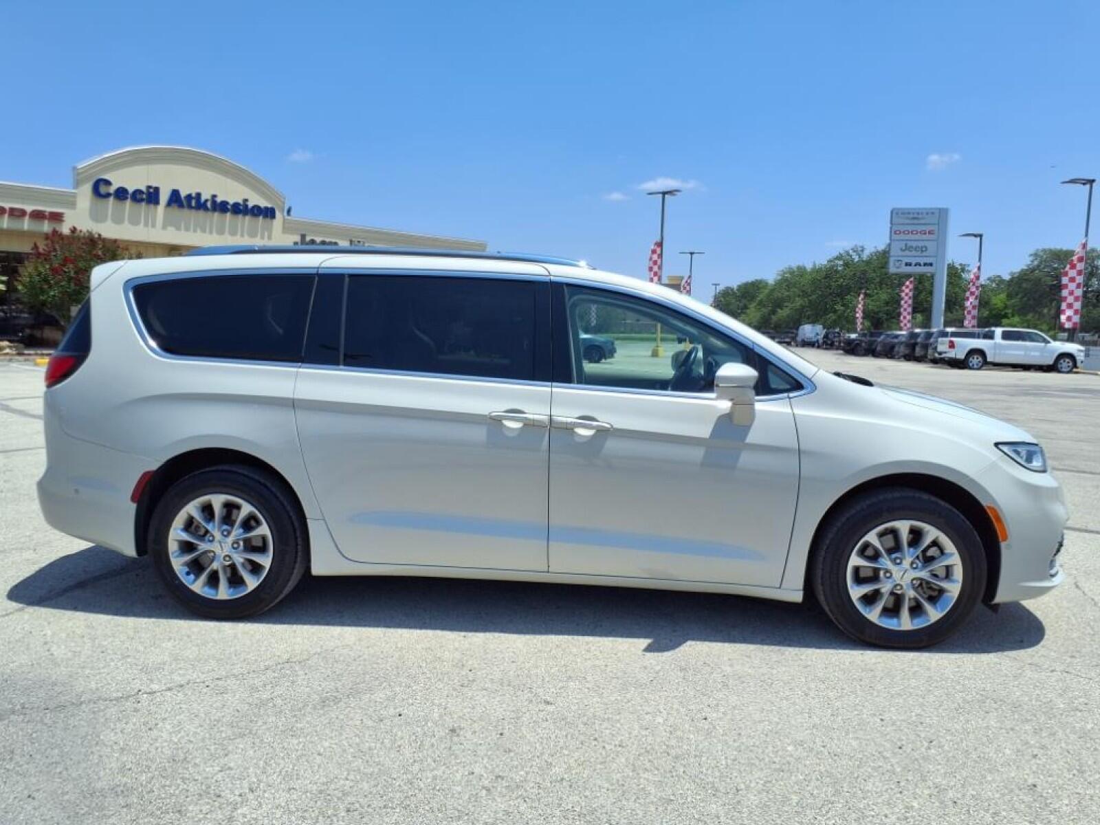 Used 2021 Chrysler Pacifica Touring L with VIN 2C4RC3BG2MR502207 for sale in Burnet, TX