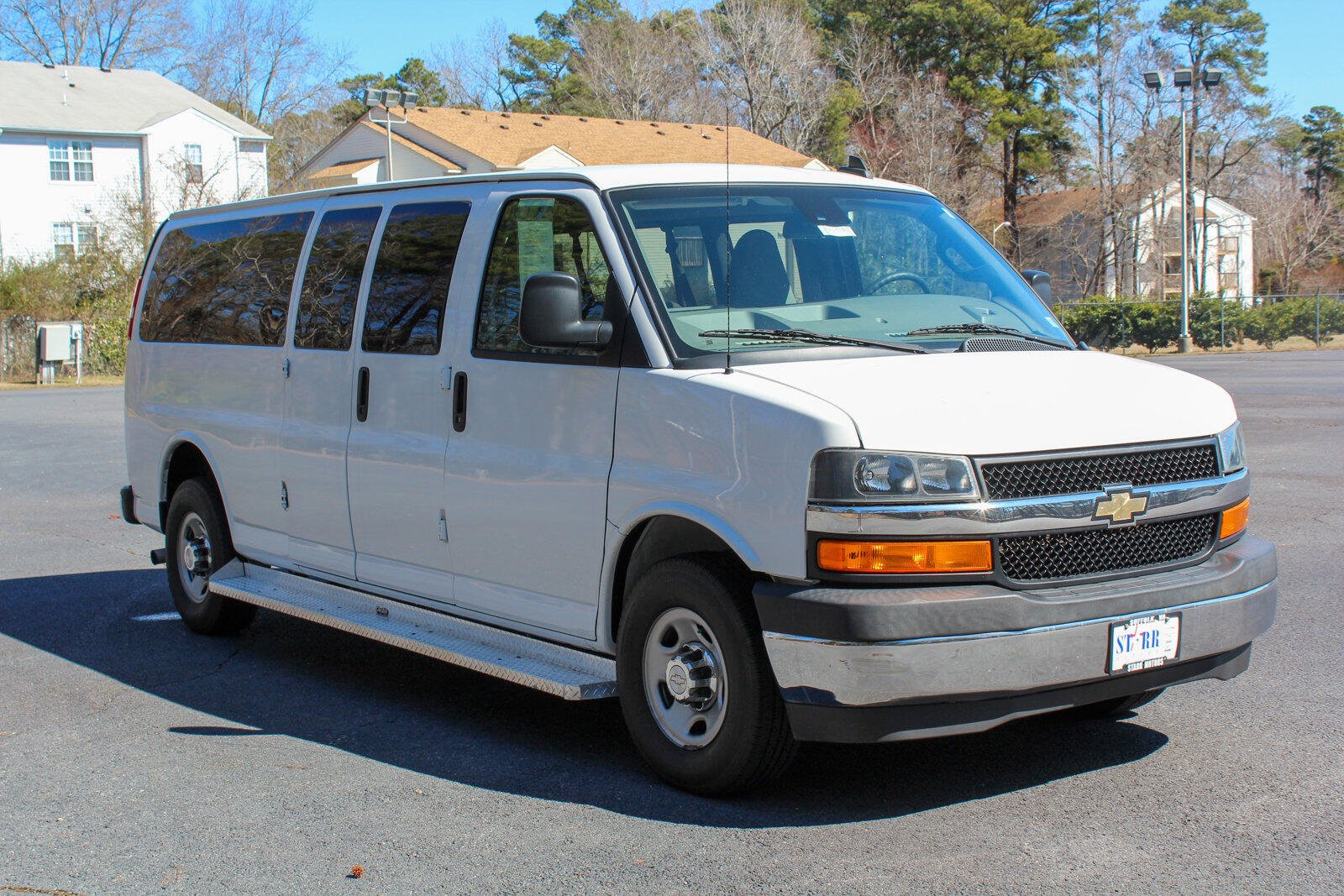 2020 Chevrolet Express Passenger LT's photo