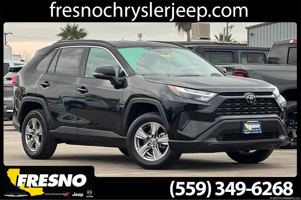 2024 Toyota RAV4 XLE's photo