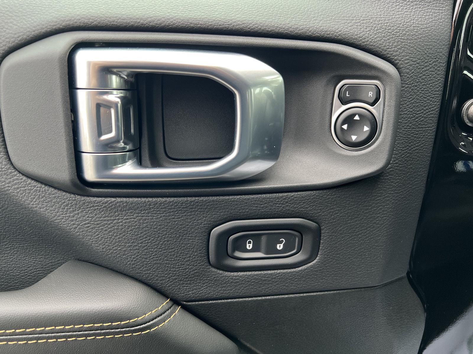2026 Jeep Wrangler 4-Door Sahara - Photo 16