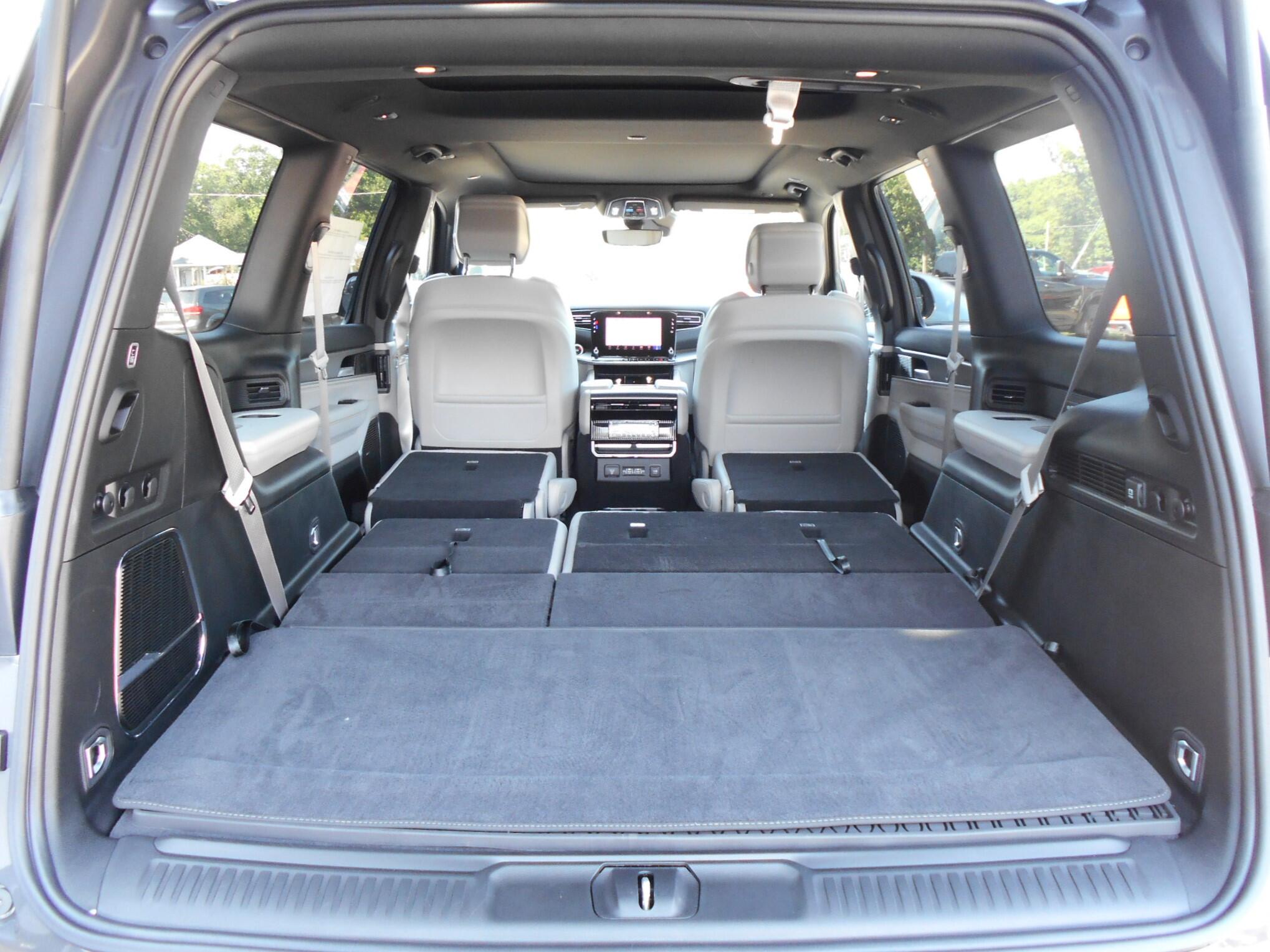 2025 Jeep Wagoneer Series II - Photo 16