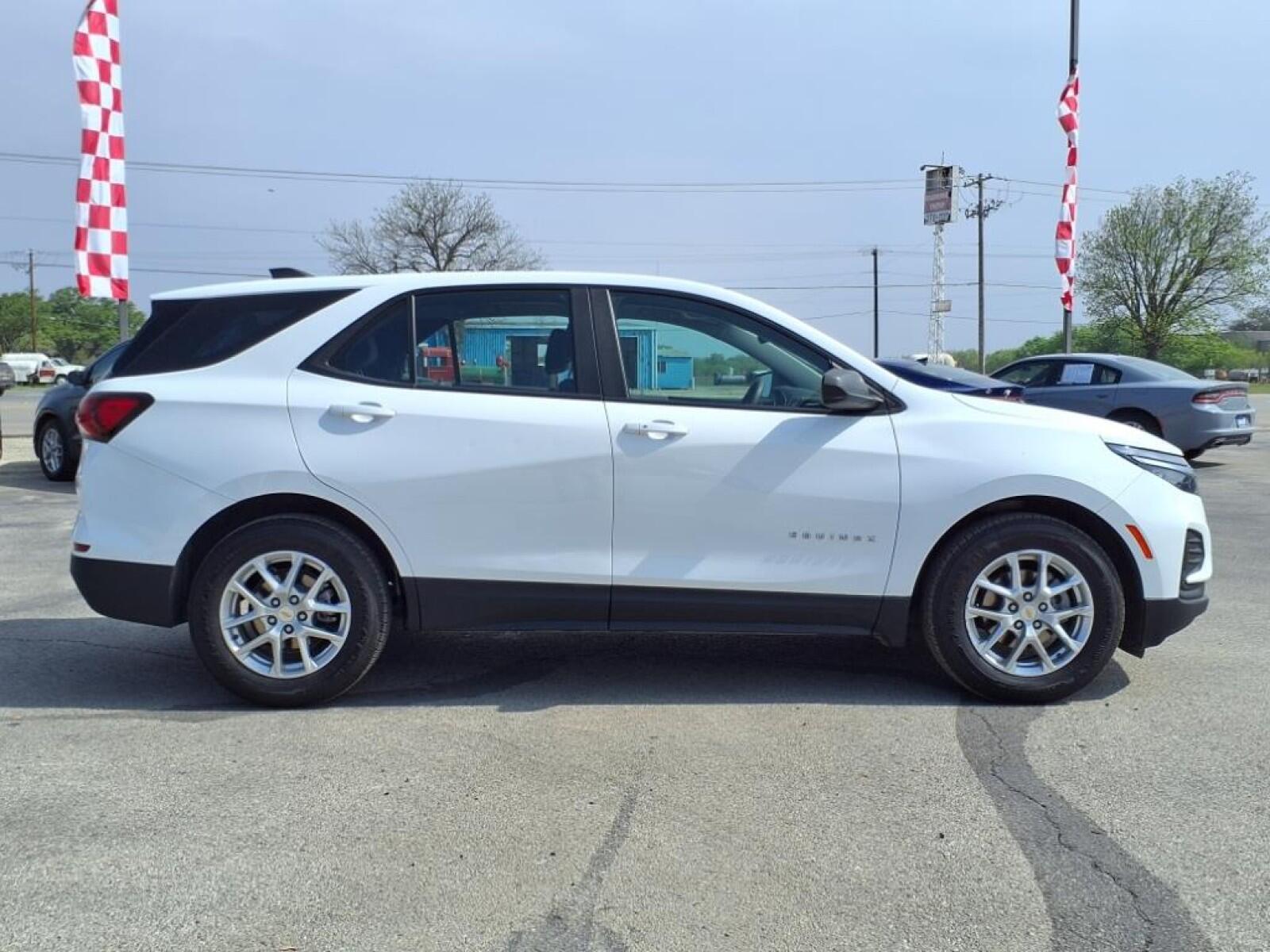 Used 2022 Chevrolet Equinox LS with VIN 2GNAXHEV6N6121690 for sale in Burnet, TX