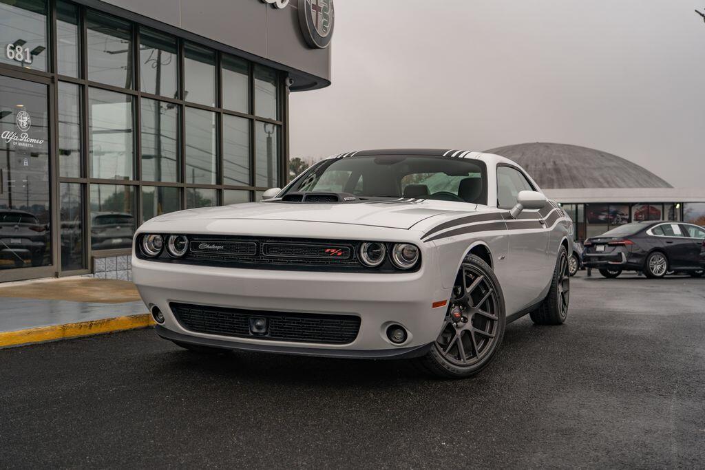 2017 Dodge Challenger R/T Plus photo 2