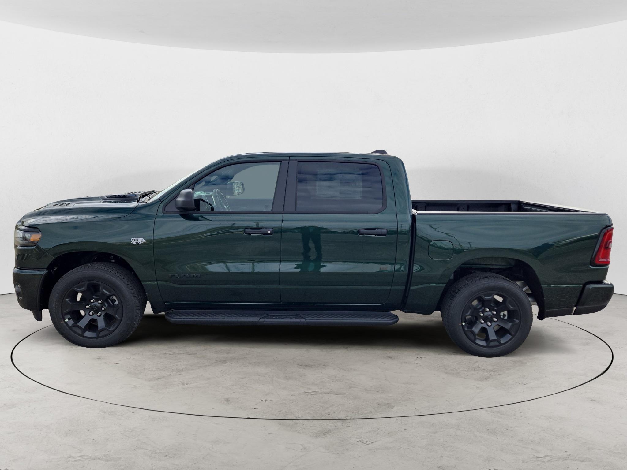 2026 RAM 1500 1500 Express Crew Cab 4x4 5'7' Box