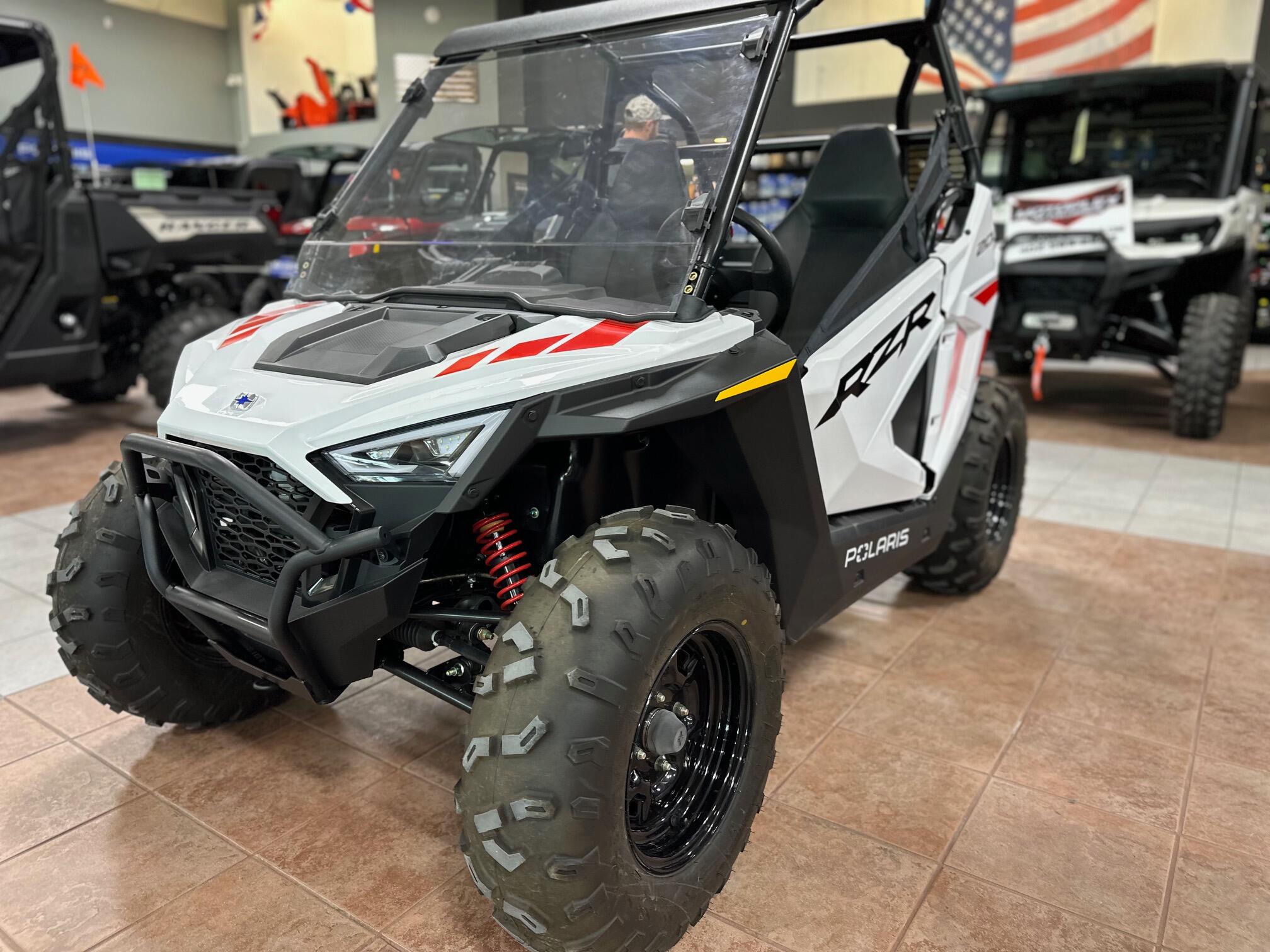 2022 Polaris RZR 200 EFI
