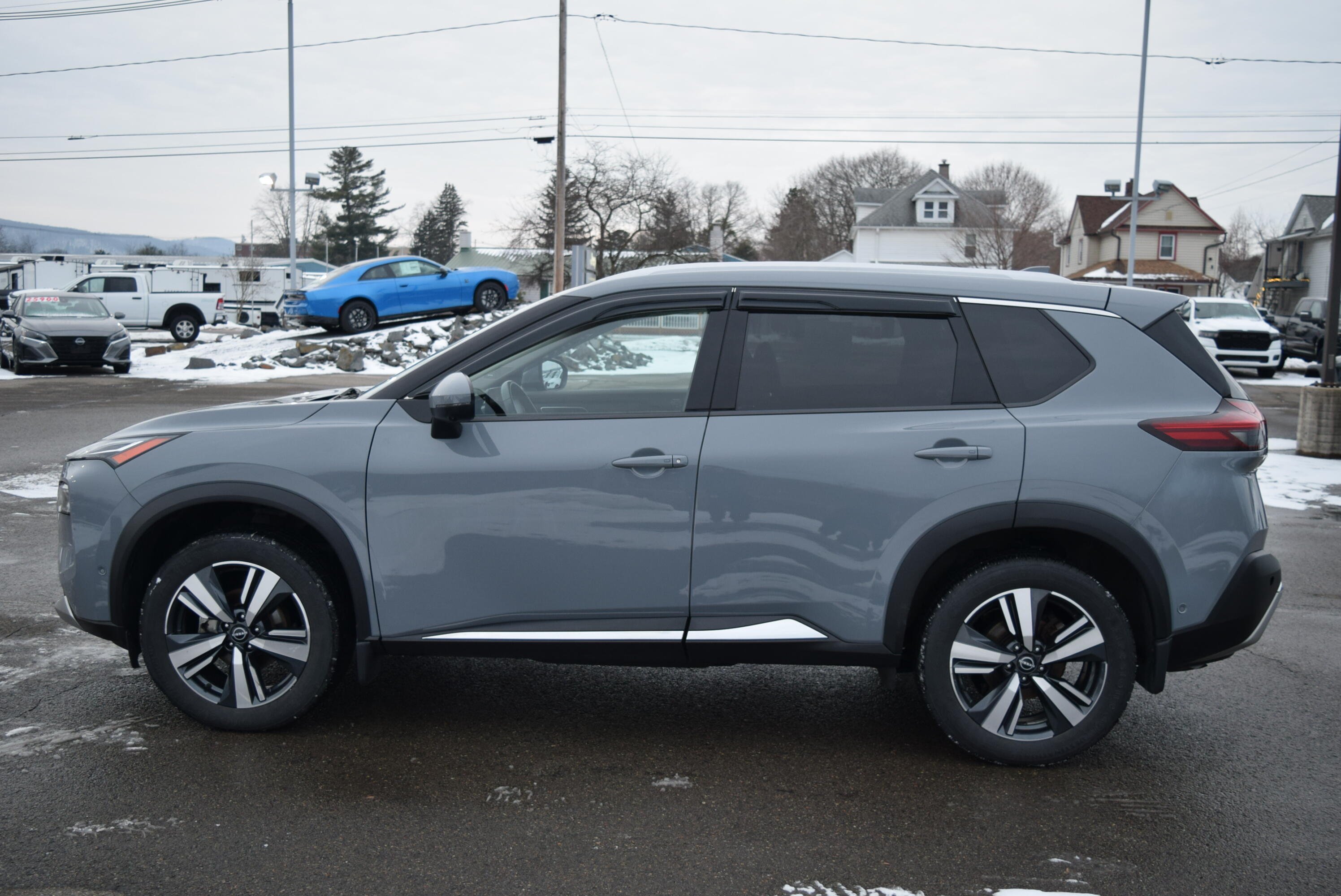 2022 Nissan Rogue Platinum's photo