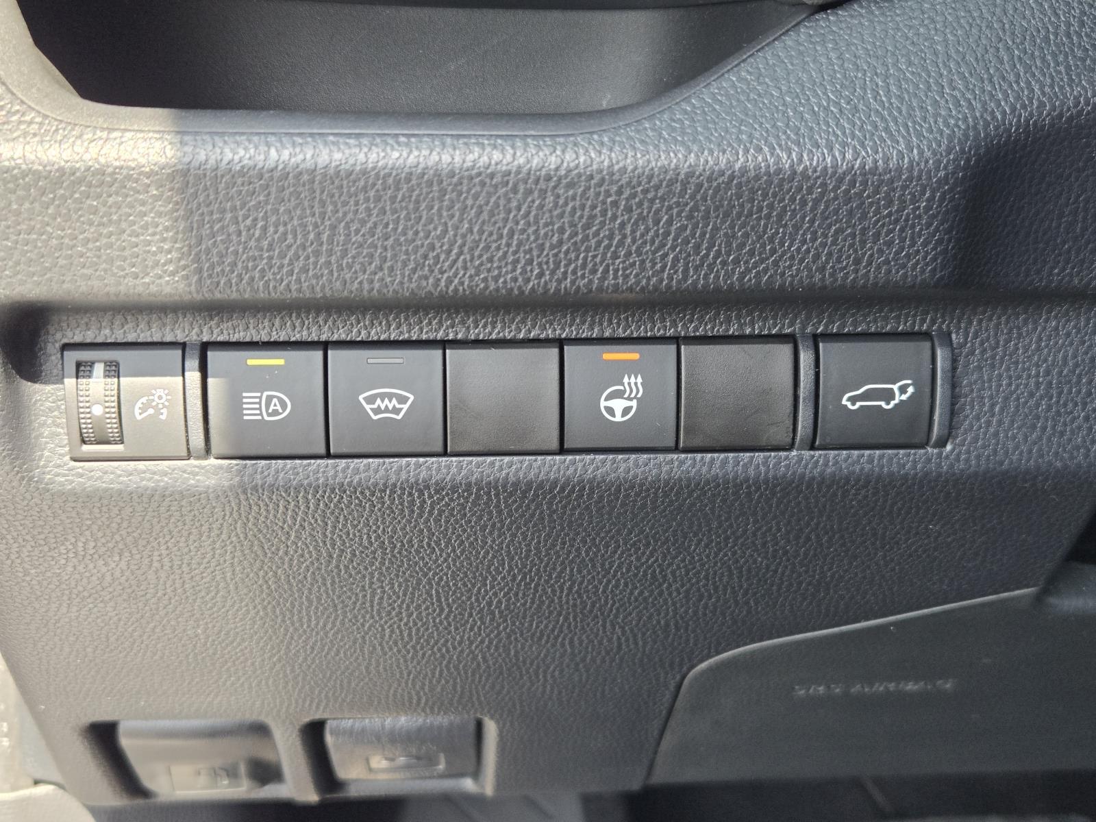 2023 Toyota RAV4 XLE - Photo 19