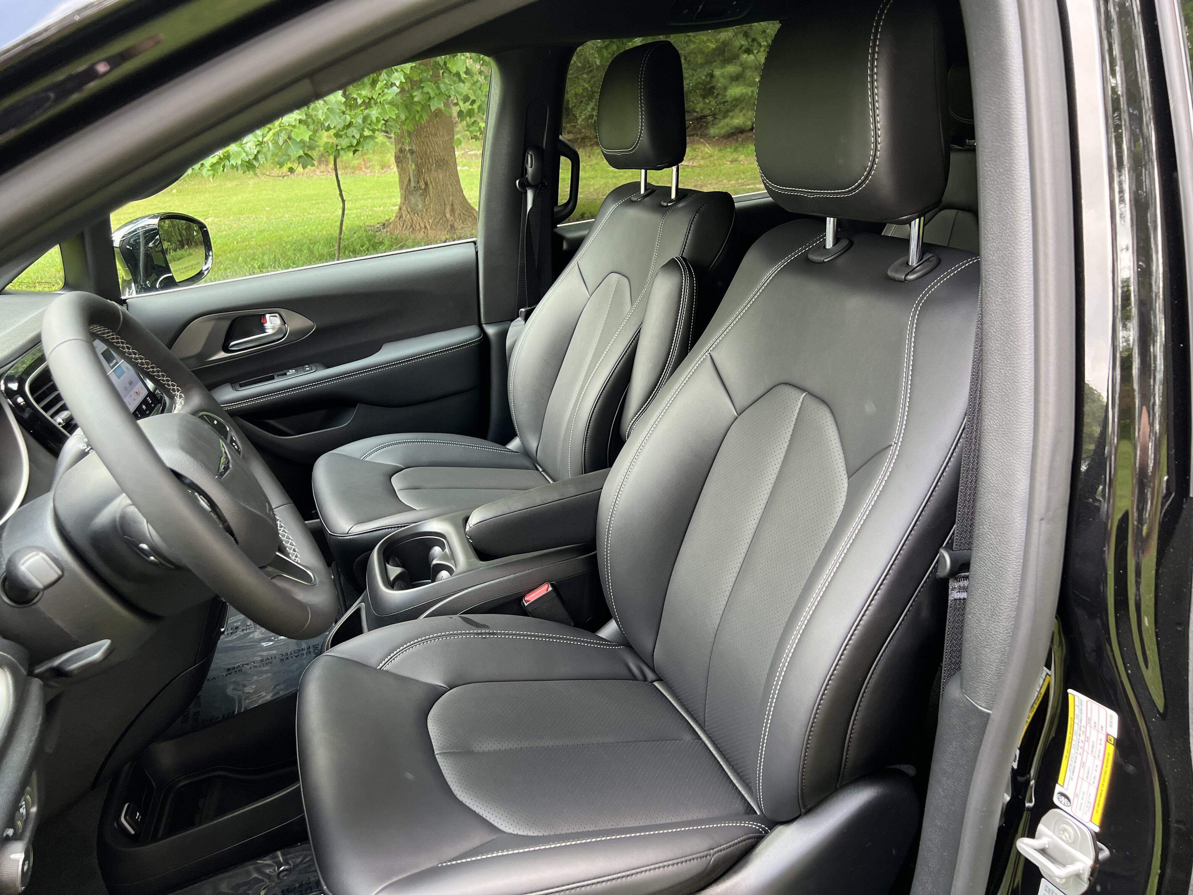 2026 Chrysler Pacifica Select - Photo 17