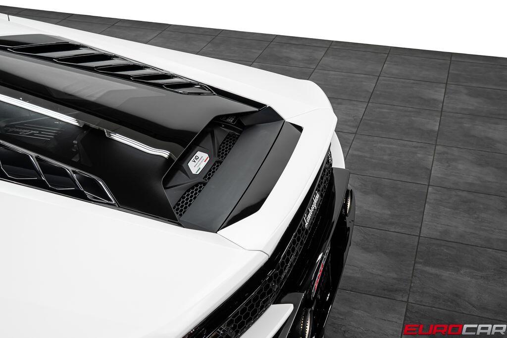 2022 Lamborghini Huracan EVO Image 17