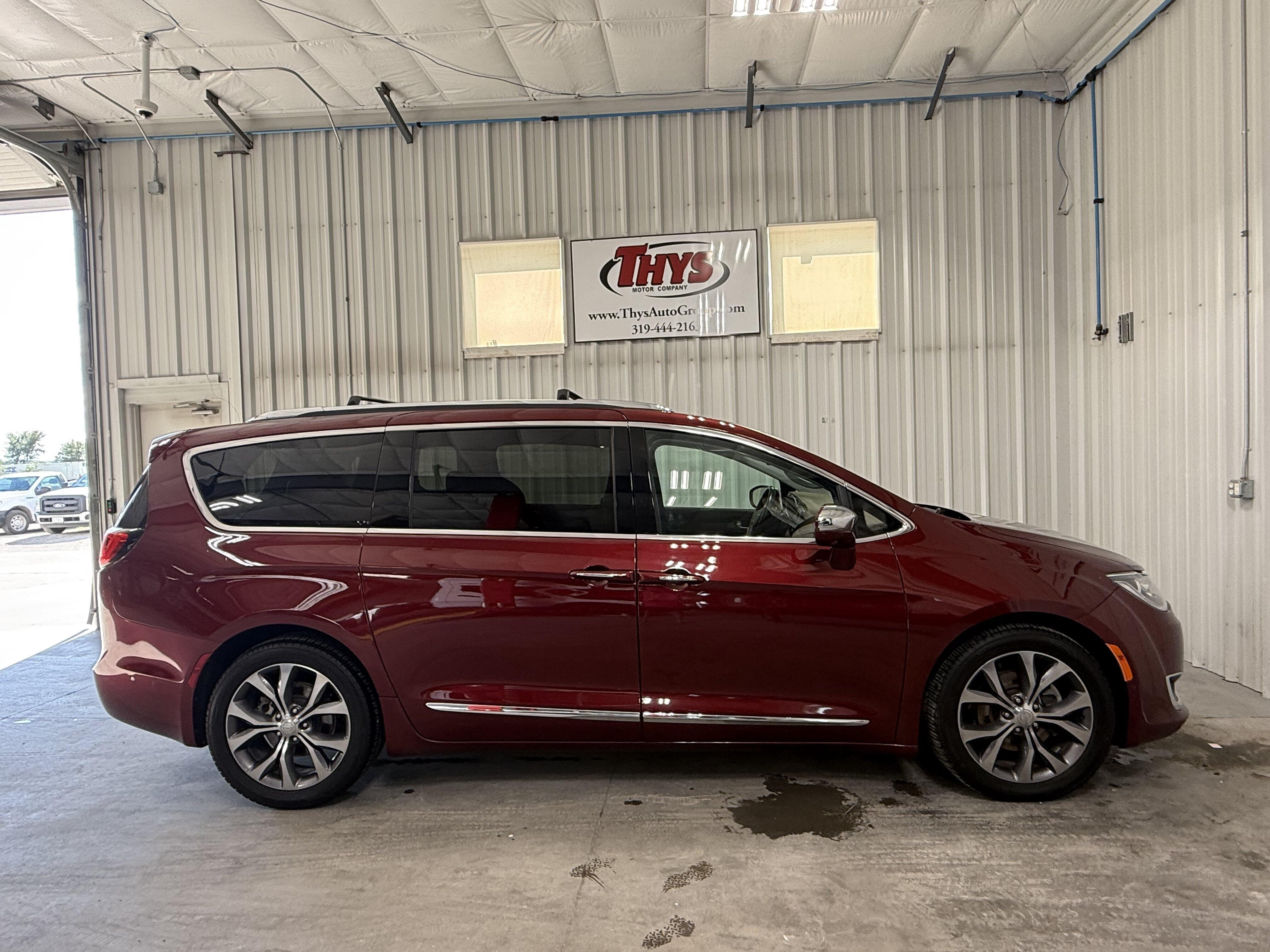 Used 2017 Chrysler Pacifica Limited with VIN 2C4RC1GG1HR803764 for sale in Blairstown, IA