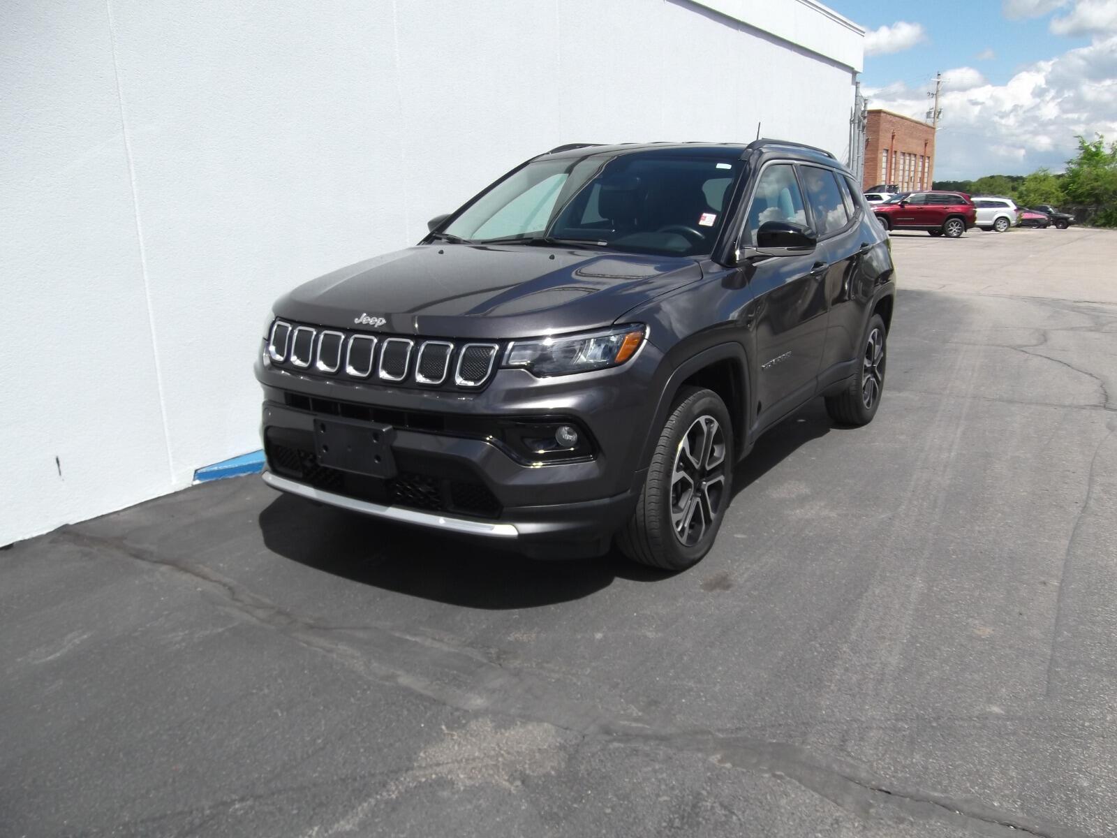 Used 2022 Jeep Compass Limited with VIN 3C4NJDCB6NT144363 for sale in Kansas City