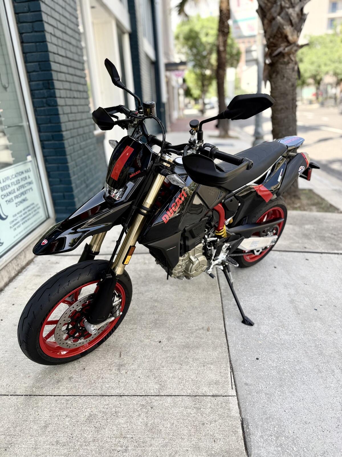 New 2027 Ducati HYPERMOTARD 698 MONO NERA 