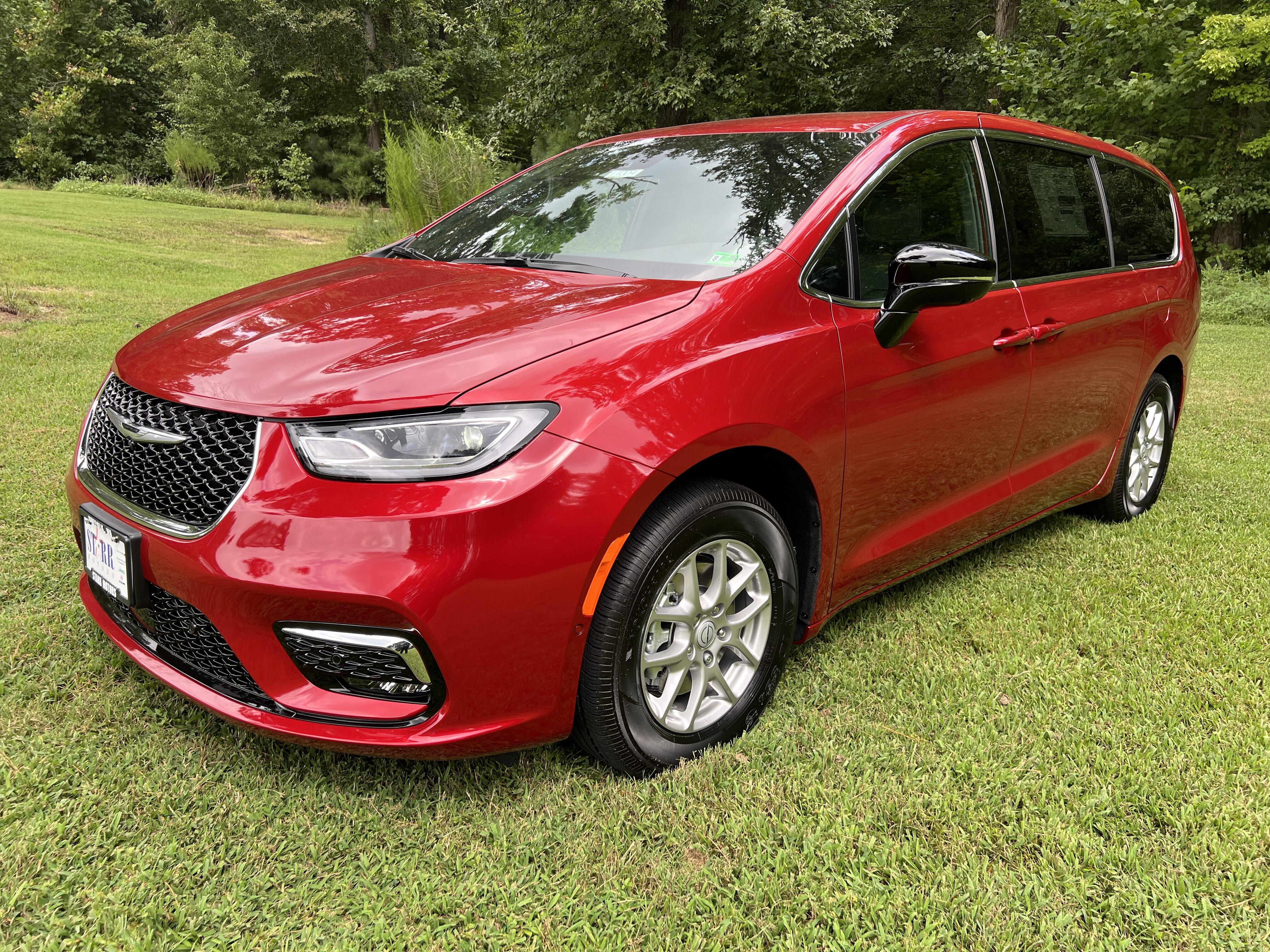 2026 Chrysler Pacifica Select - Photo 7